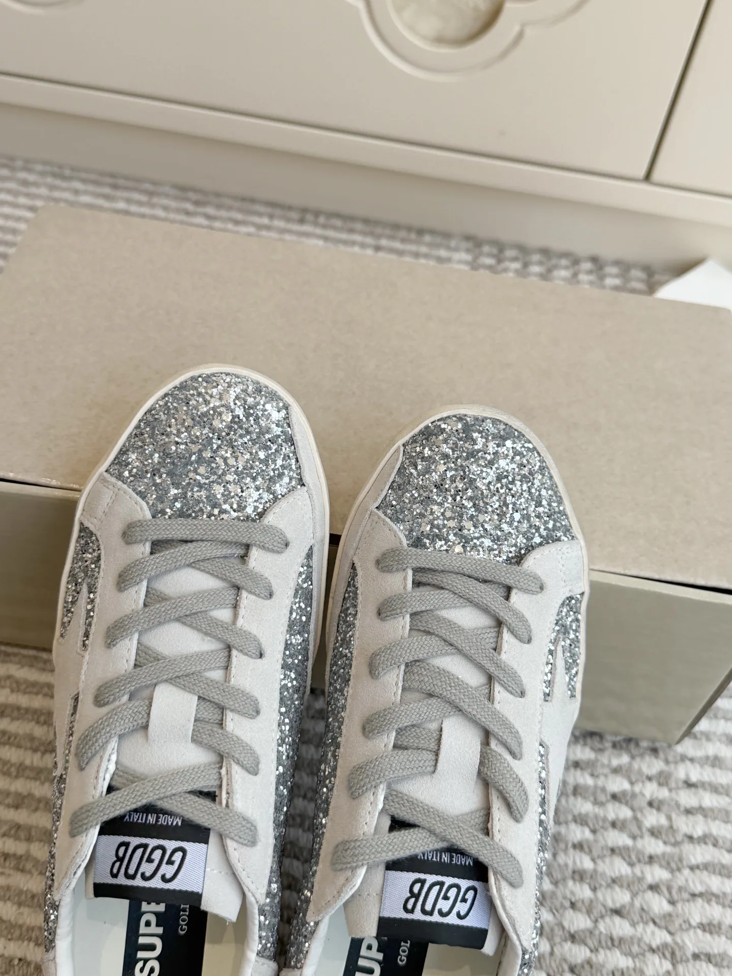 Кроссовки Женские Golden Goose 18737586