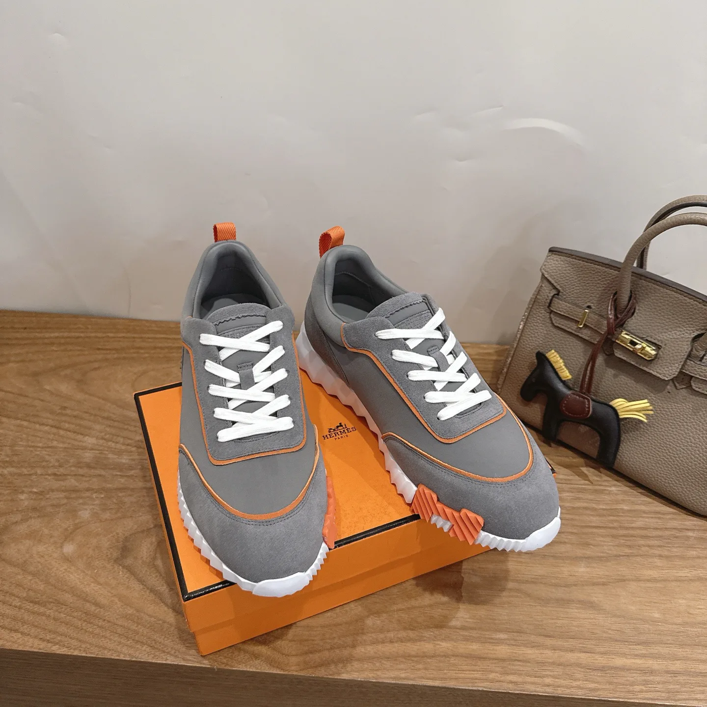 Кроссовки Женские Hermes 18729691