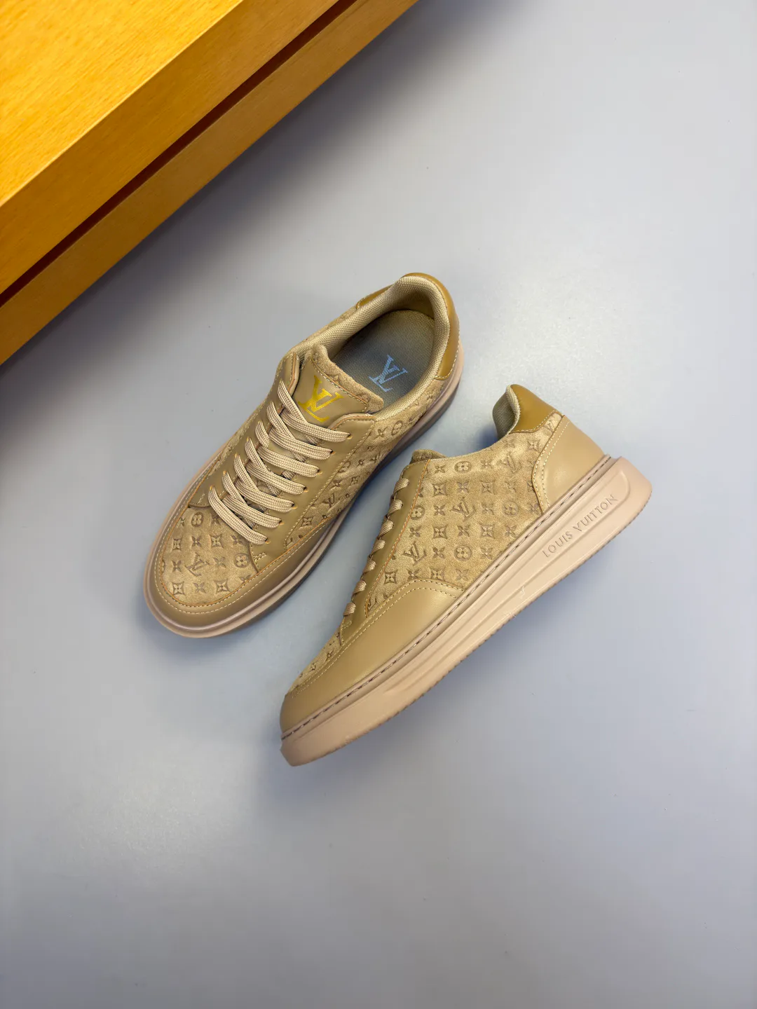 Кроссовки Женские Louis Vuitton 17765804