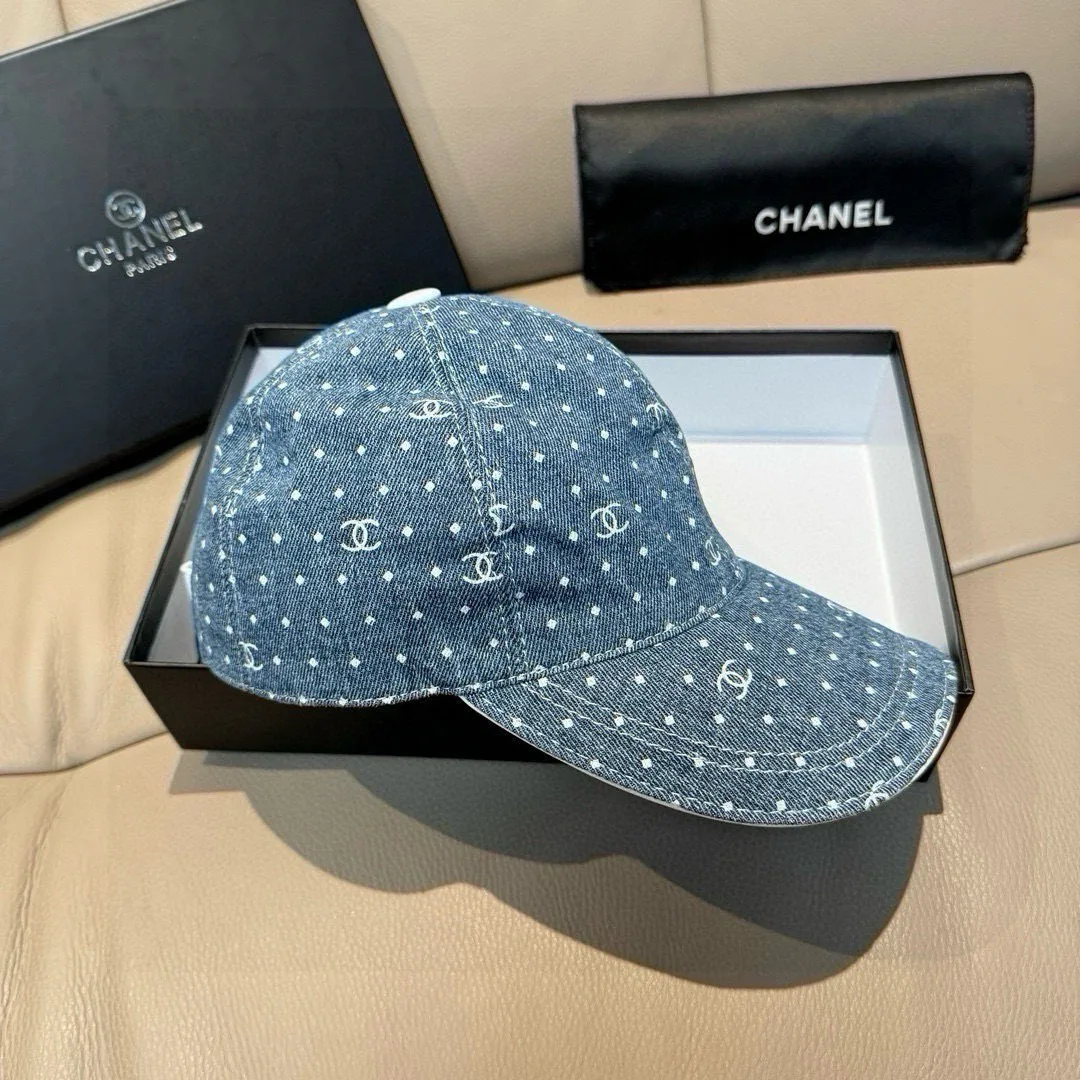 Головные Уборы Chanel 18347067