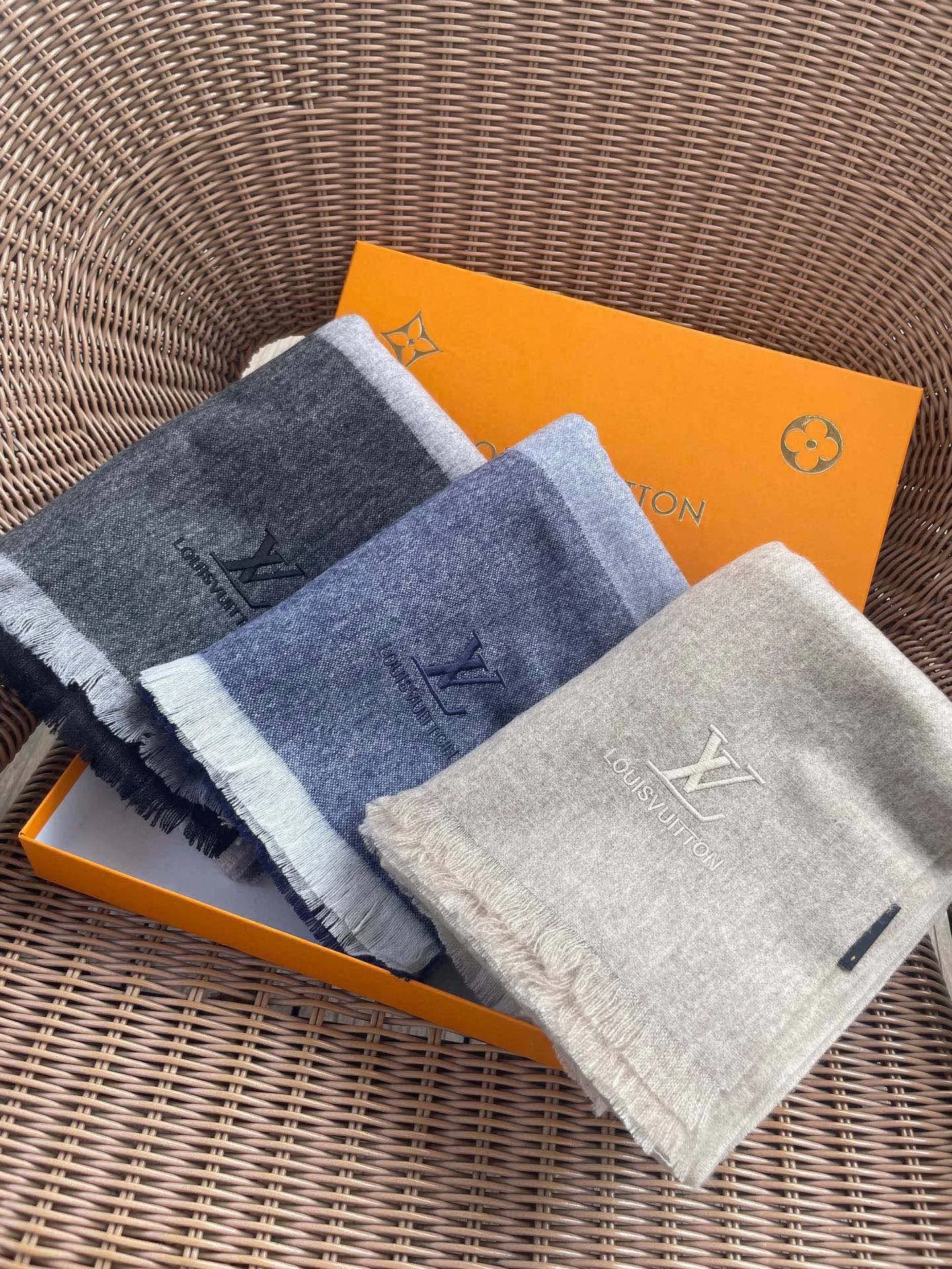 Шарфы Louis Vuitton 832147