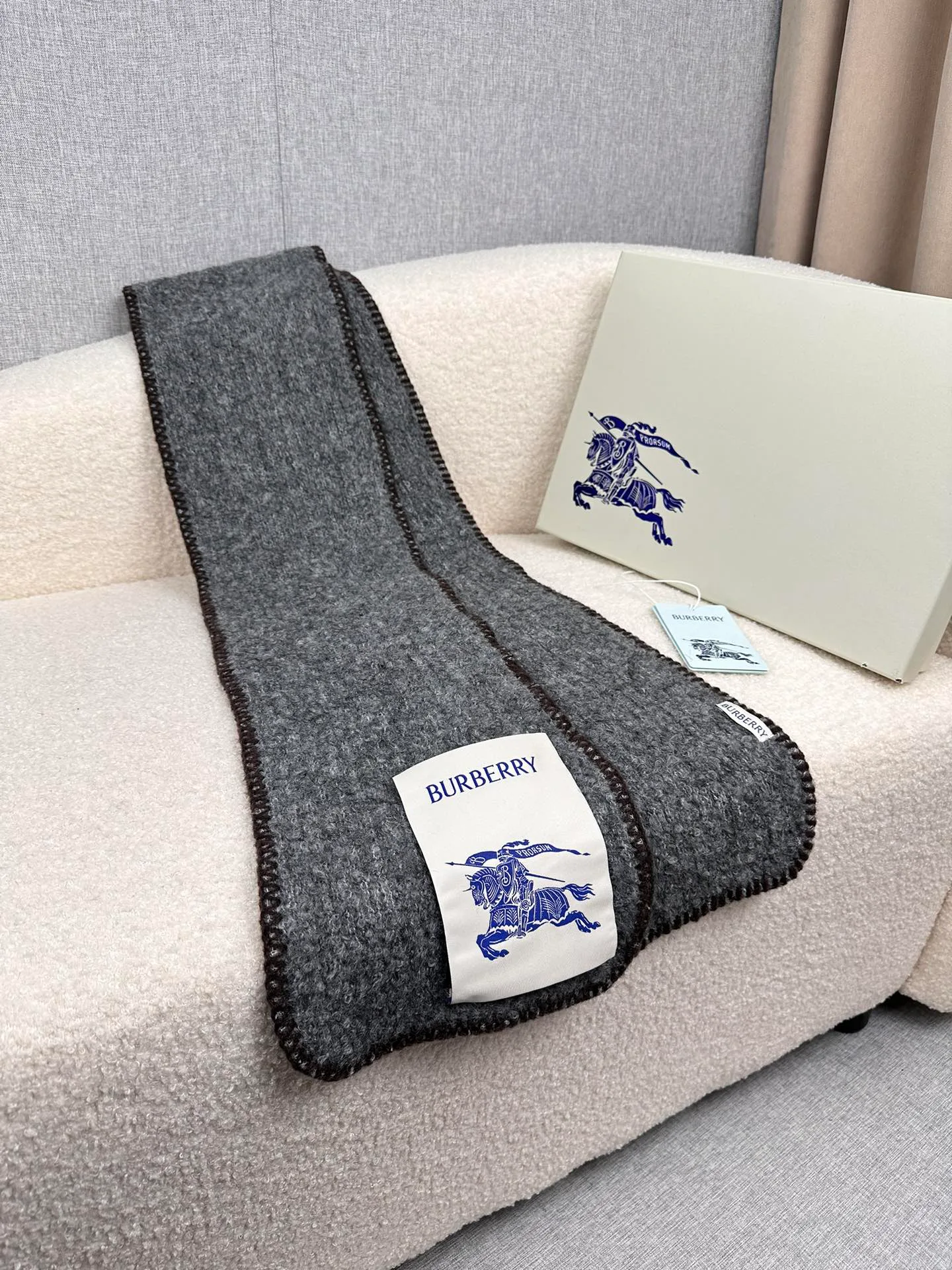 Шарфы Burberry 386921