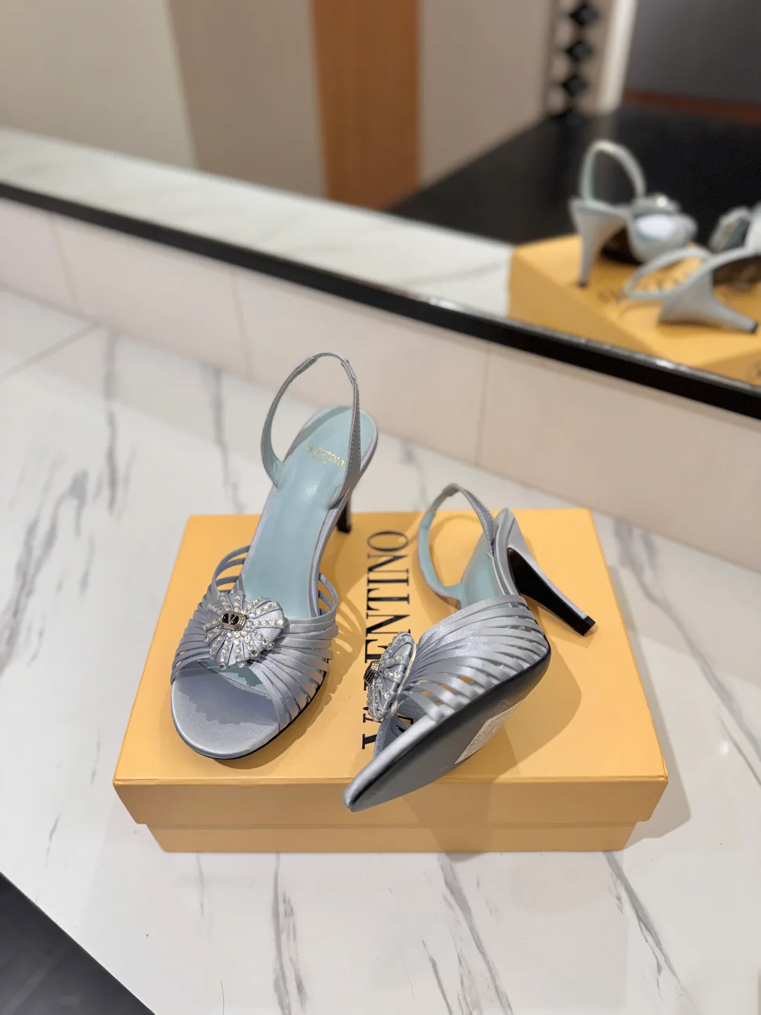 Босоножки Женские Valentino 18134885