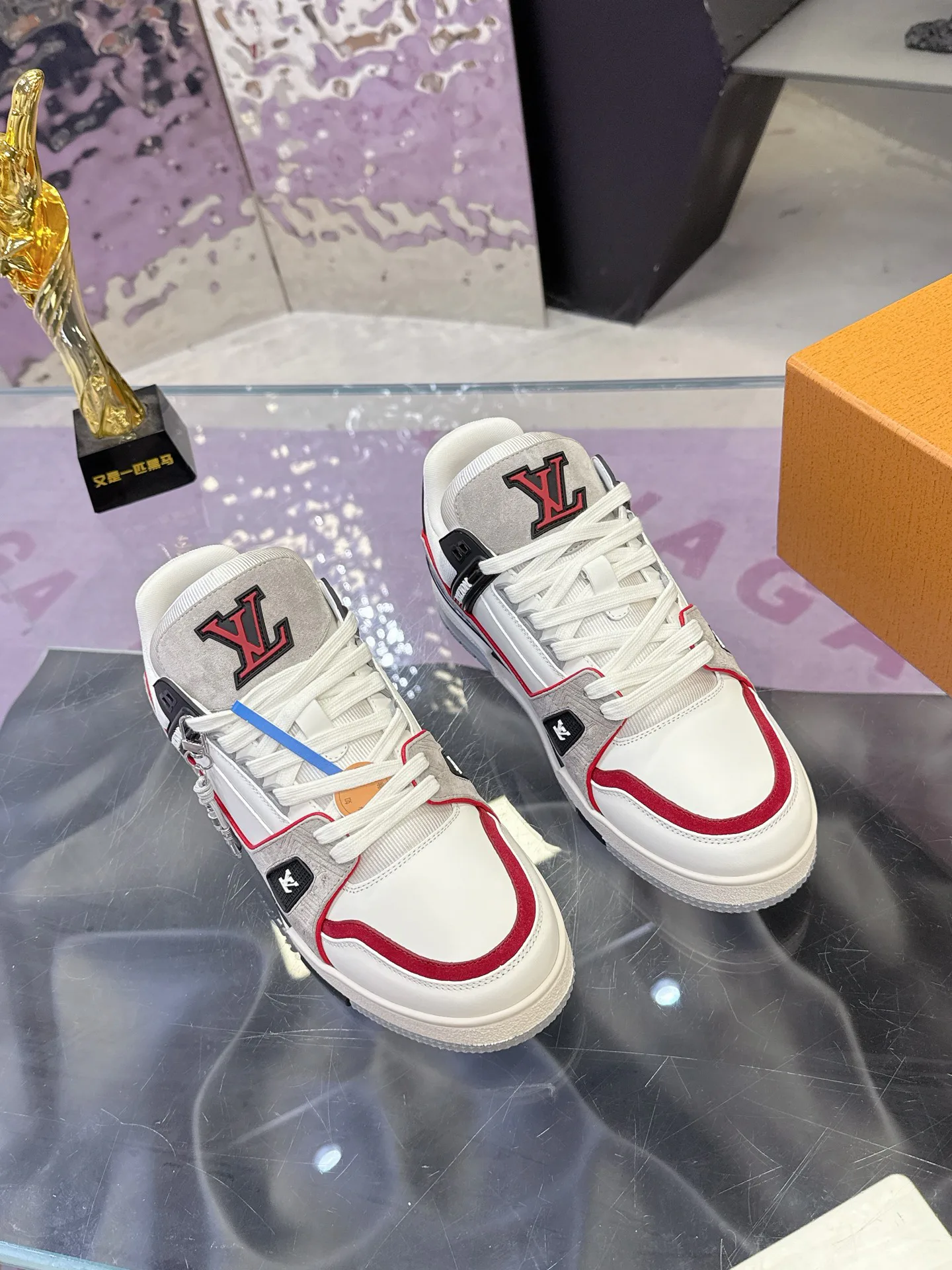 Кроссовки Женские Louis Vuitton 17930925
