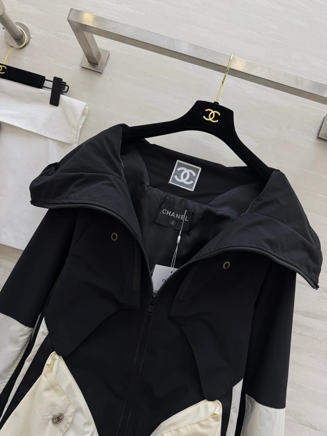 Куртки И Пуховики Женские Chanel 18768024