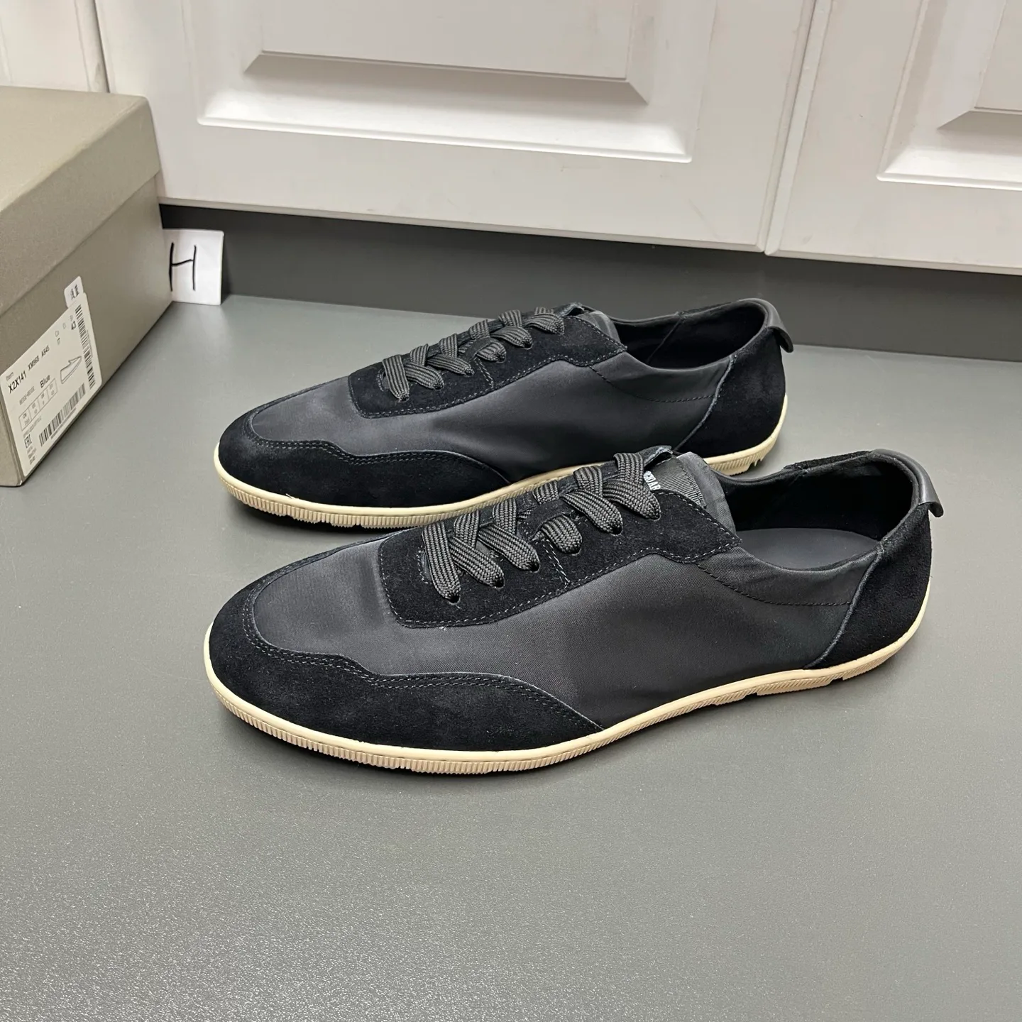 Кроссовки Мужские Armani 17636580