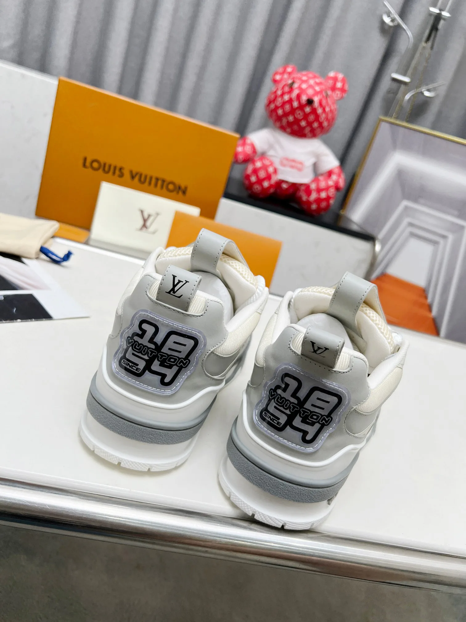 Кроссовки Женские Louis Vuitton 11250511