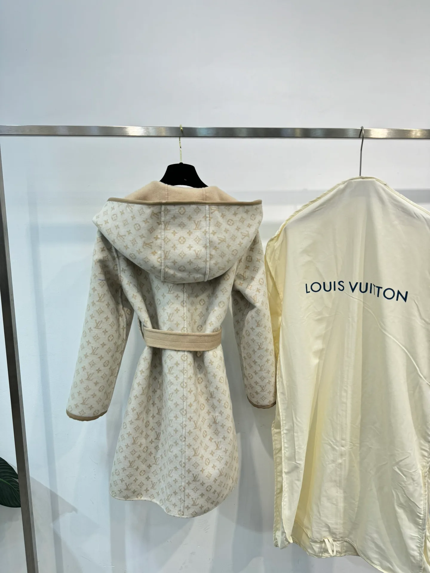 Пальто Женские Louis Vuitton 669864