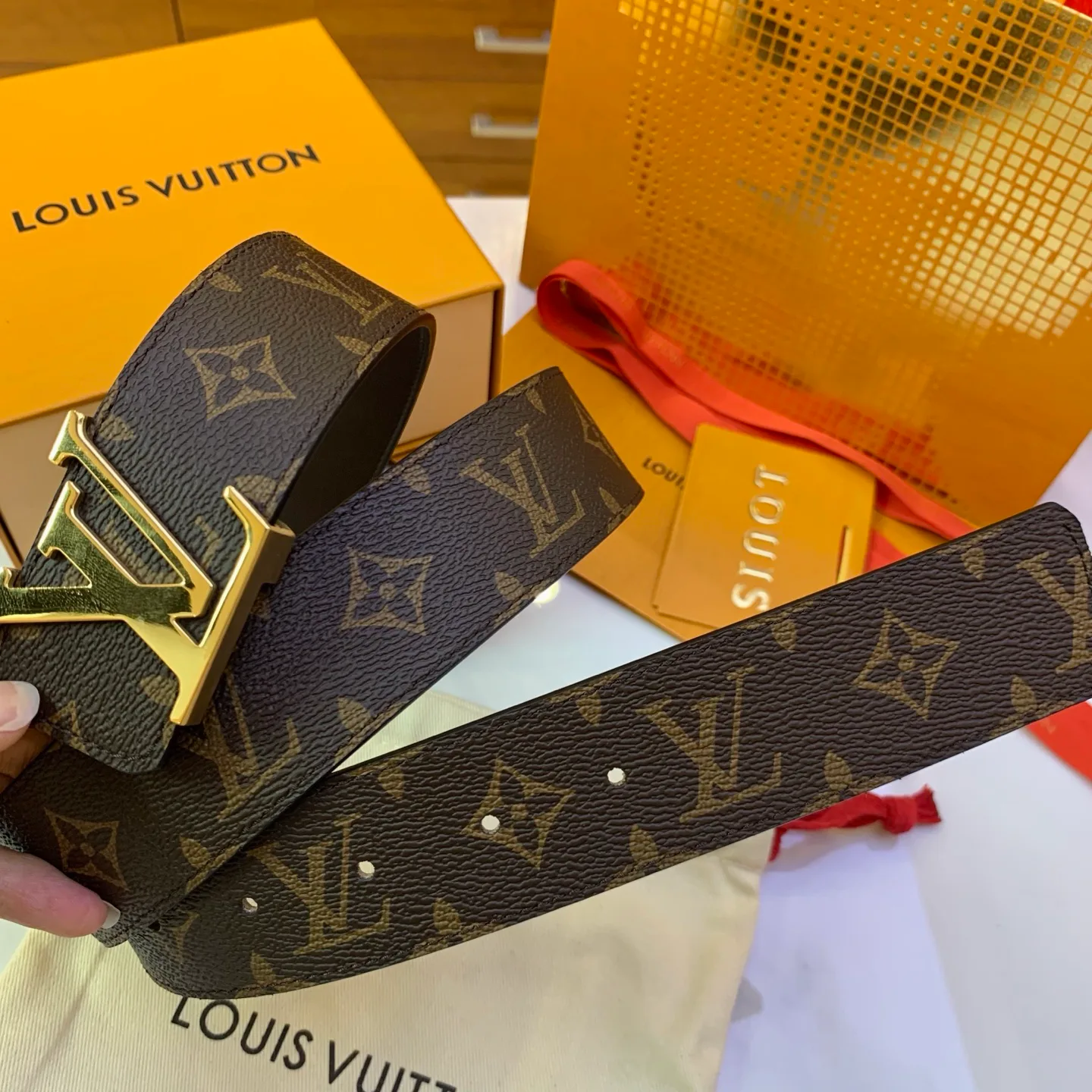 Ремни Louis Vuitton 17682157