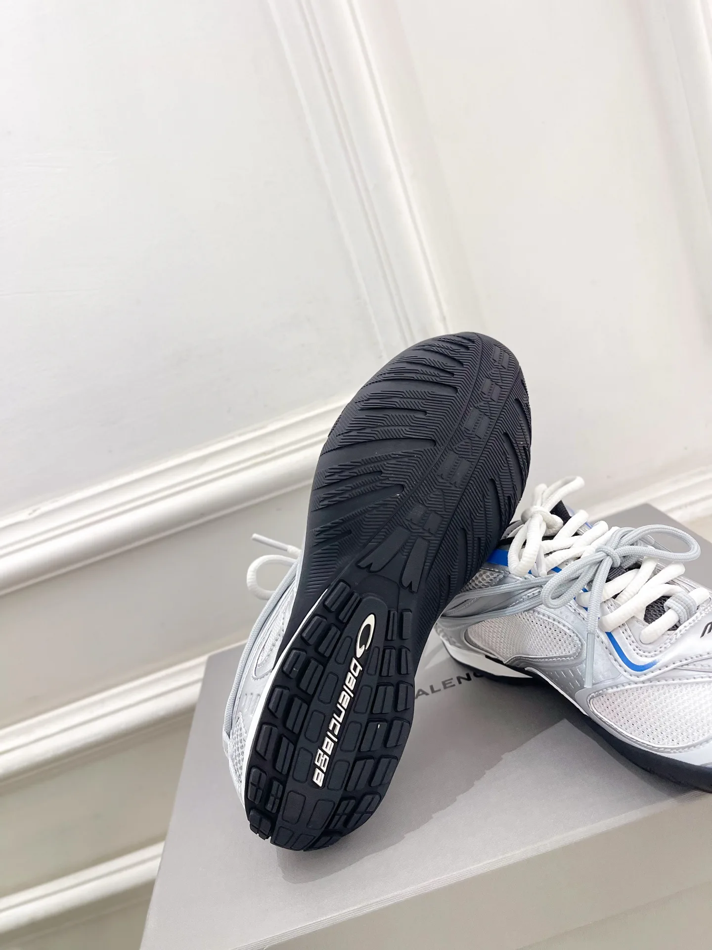 Кроссовки Женские Balenciaga 13340930