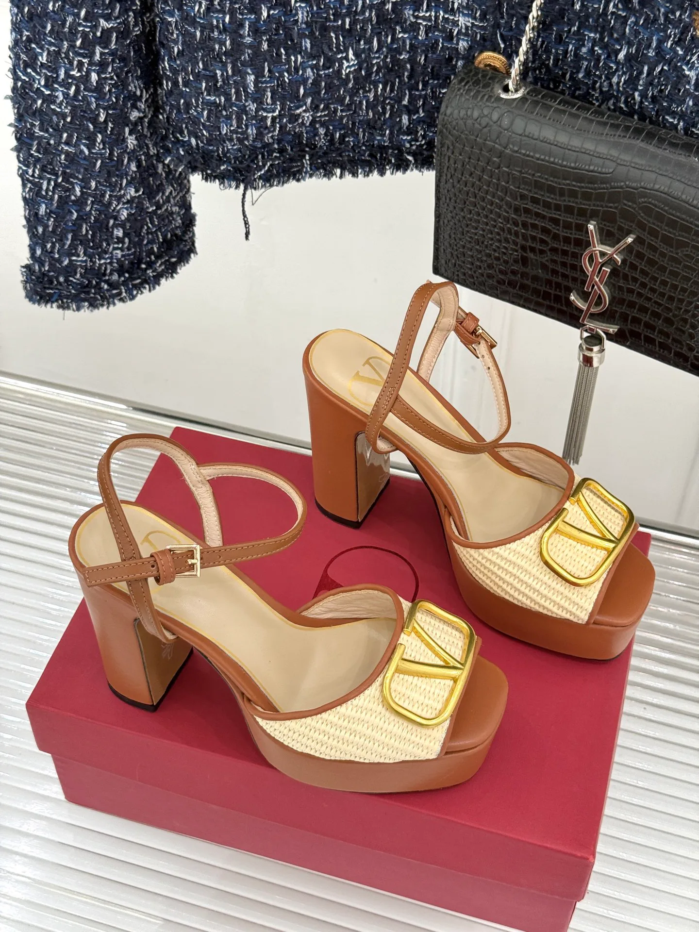 Босоножки Женские Valentino 11809000