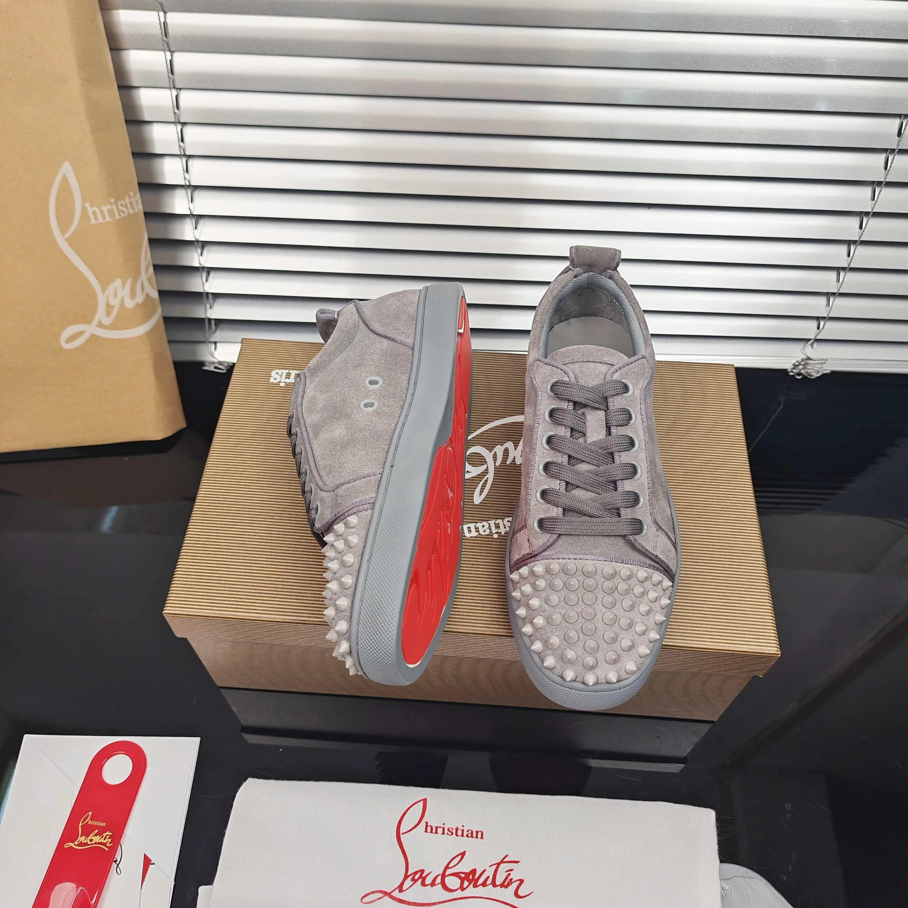Кроссовки Женские Christian Louboutin 18039696