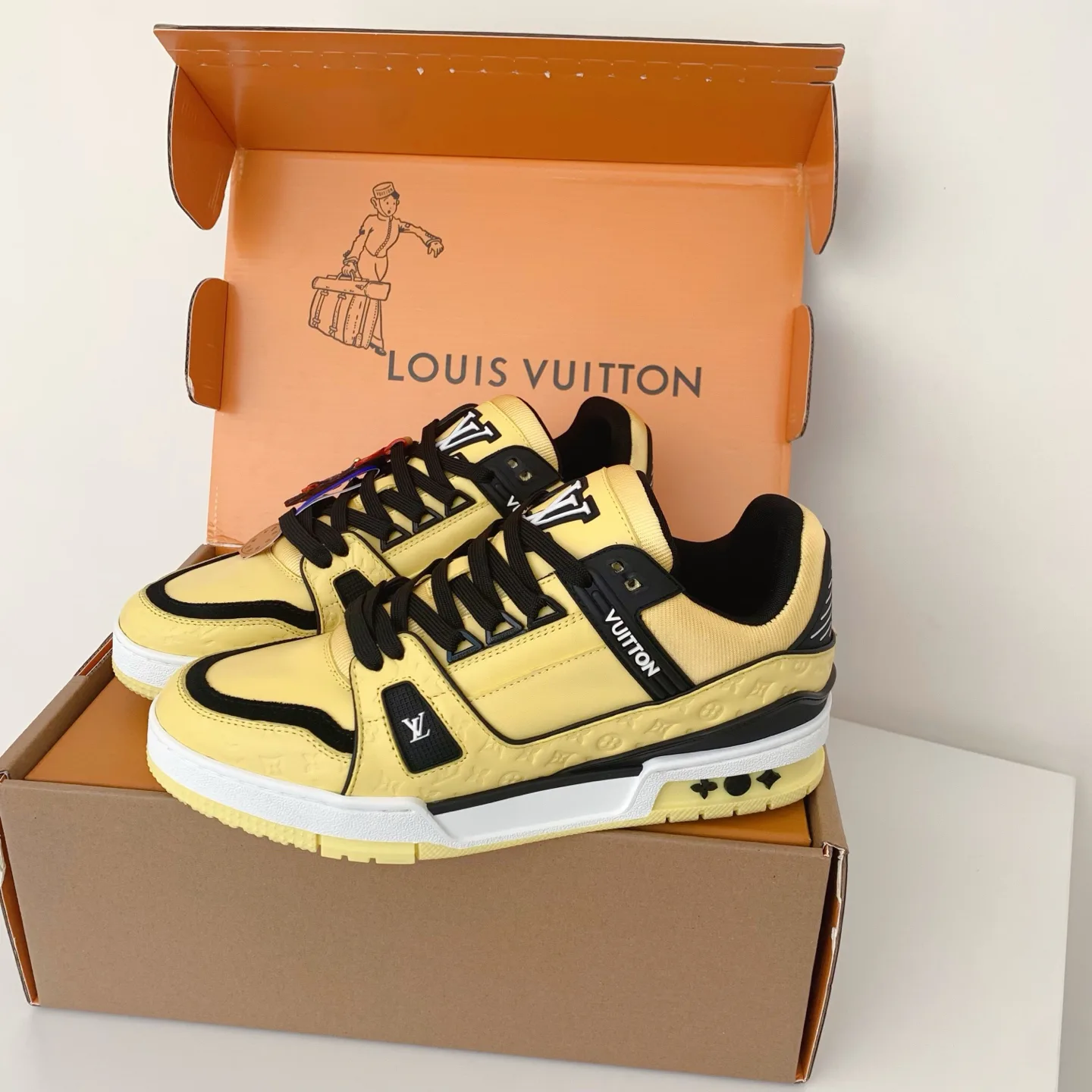 Кроссовки Женские Louis Vuitton 18258384