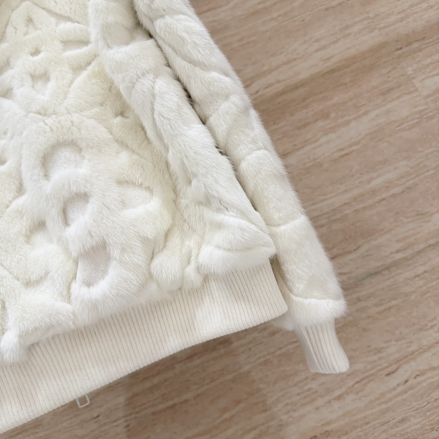 Куртки И Пуховики Женские Louis Vuitton 1061369