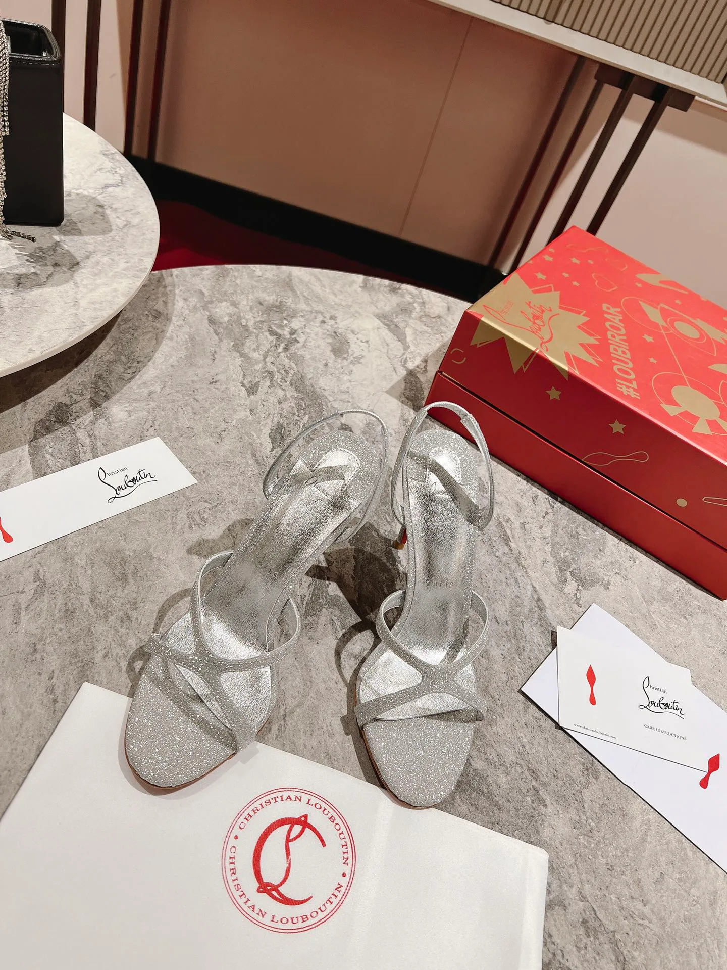 Босоножки Женские Christian Louboutin 14354202
