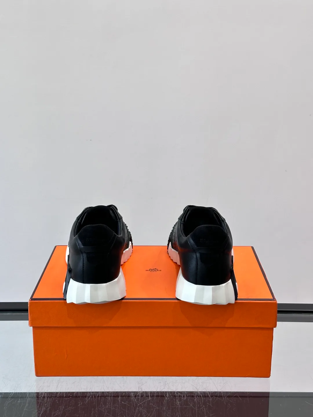 Кроссовки Женские Hermes 18118570