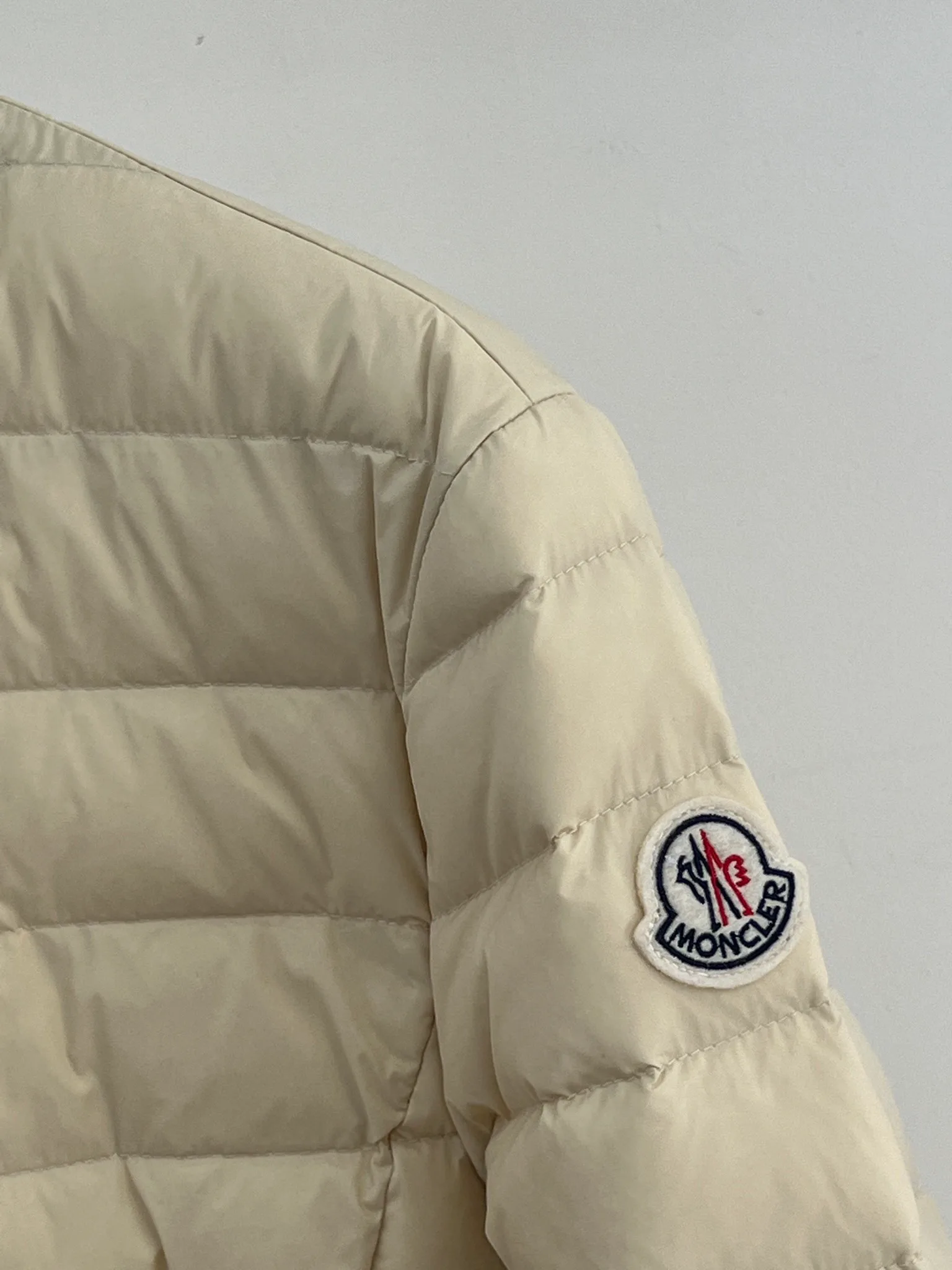 Куртки И Пуховики Женские Moncler 18416157