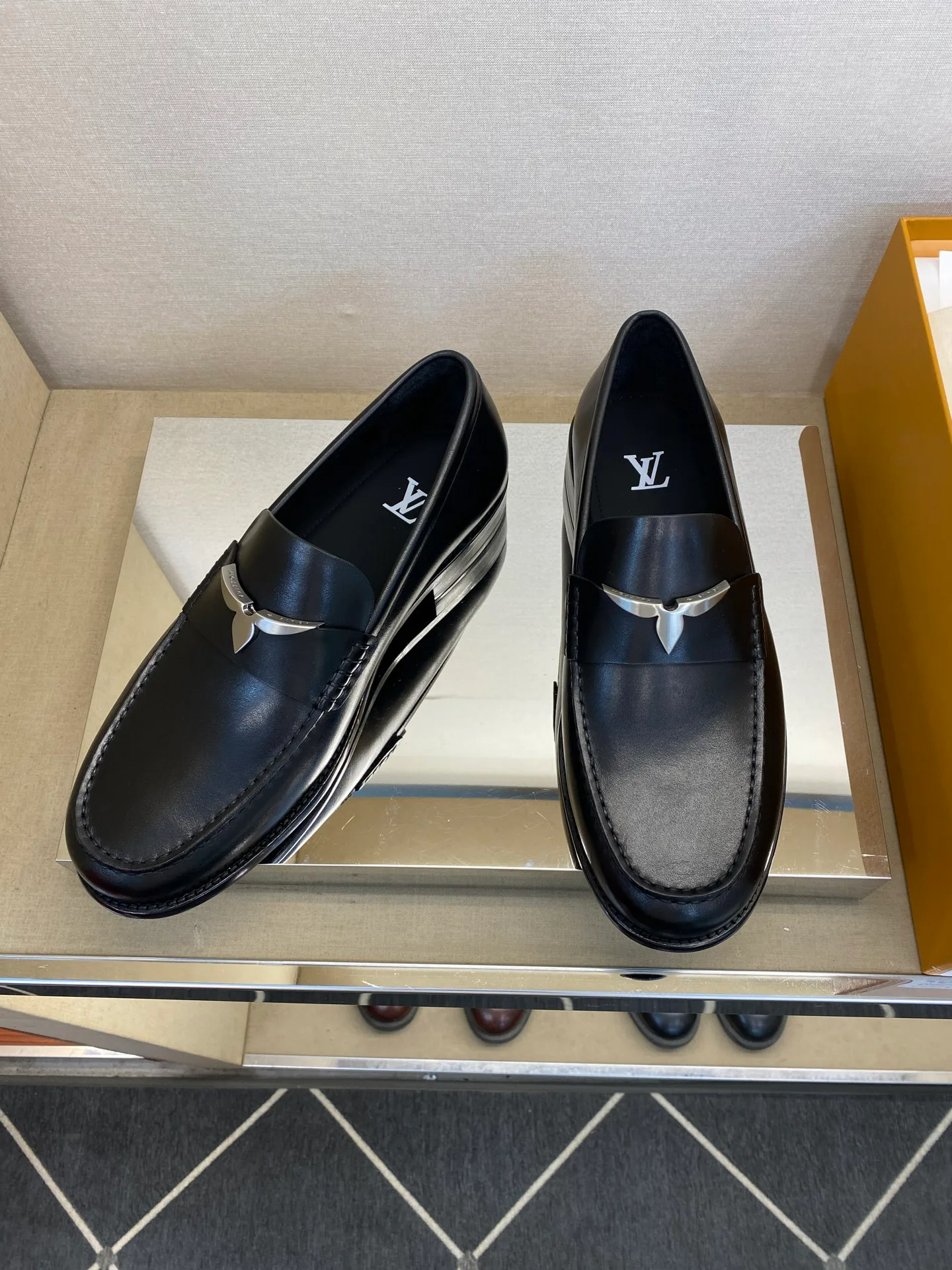 Лоферы И Туфли Мужские Louis Vuitton 18079149