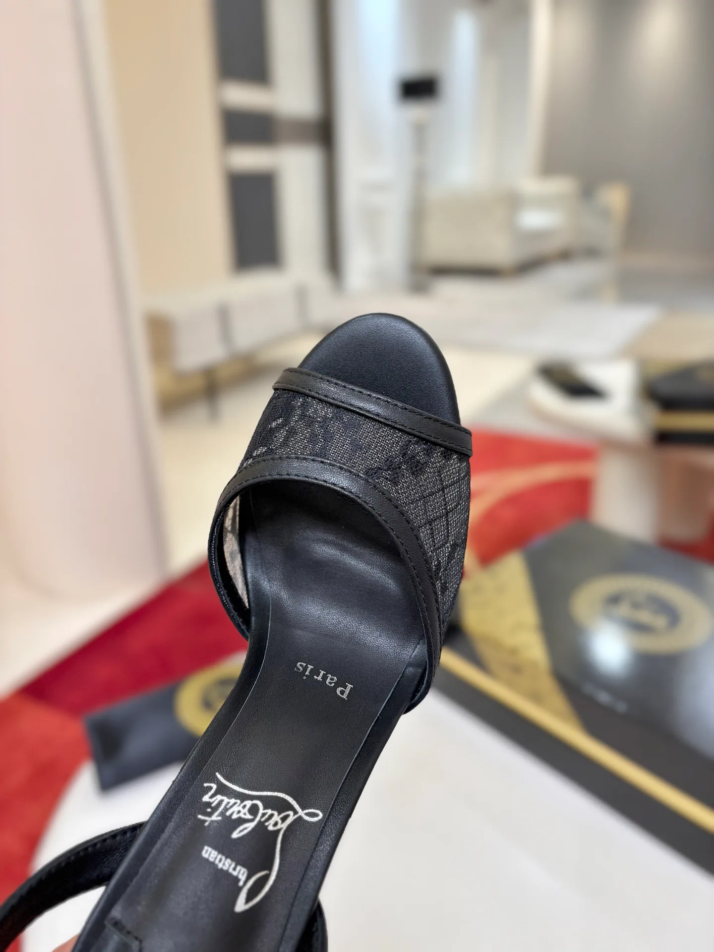 Босоножки Женские Christian Louboutin 19581788