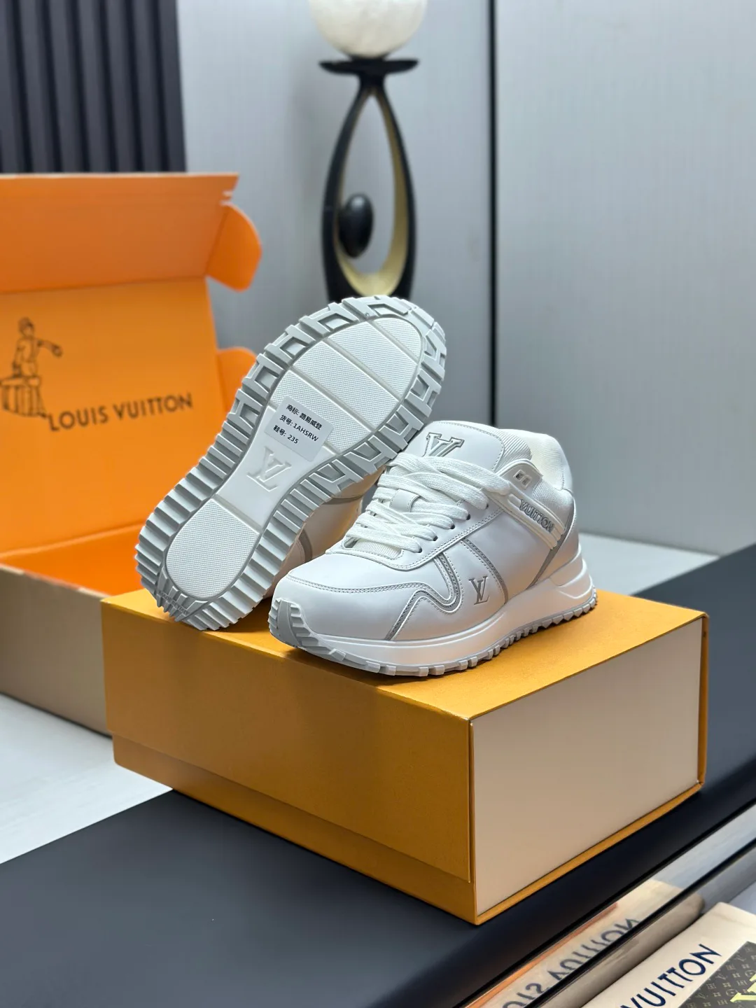 Кроссовки Женские Louis Vuitton 11073698