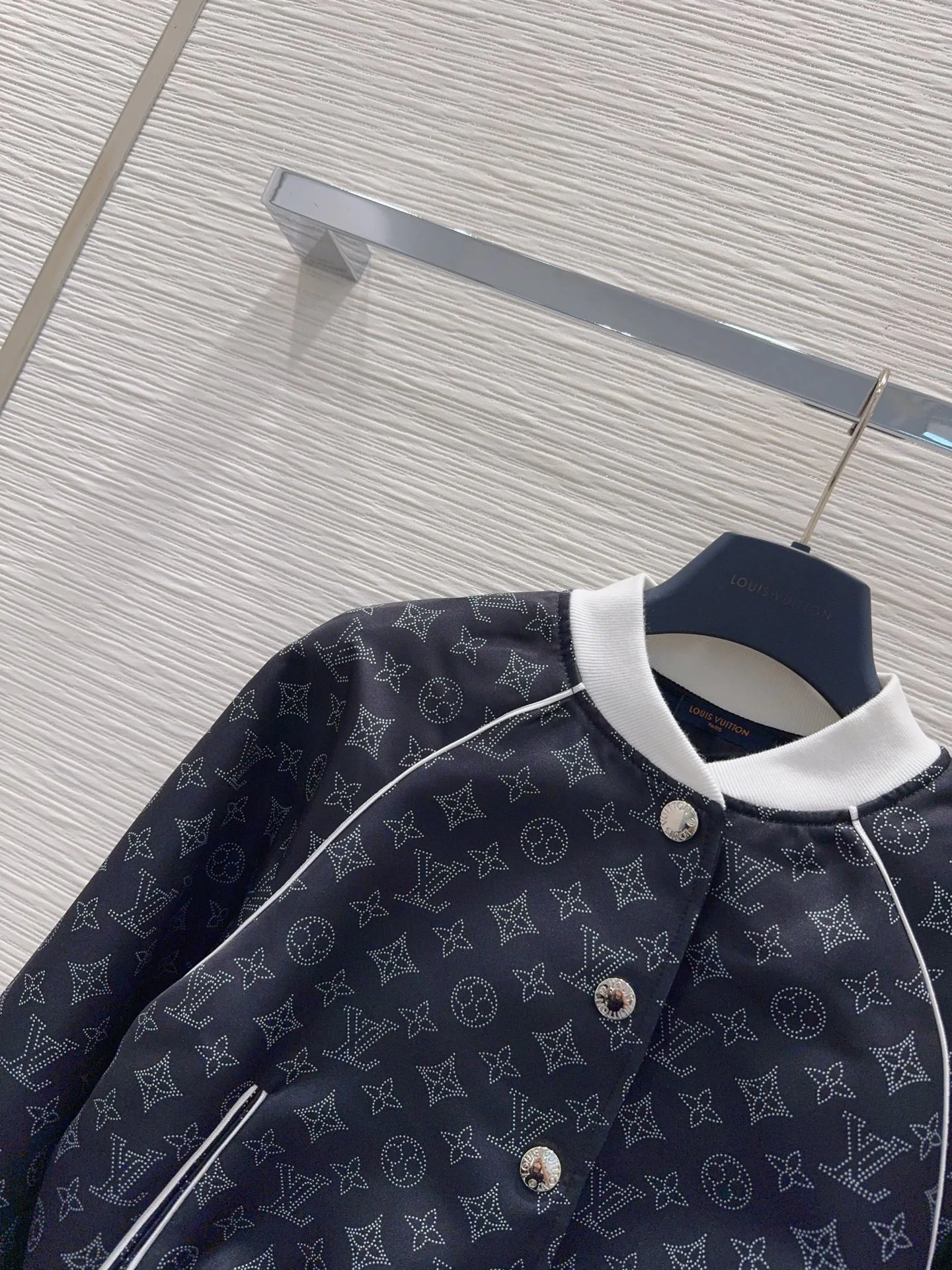 Куртки И Пуховики Женские Louis Vuitton 19530966