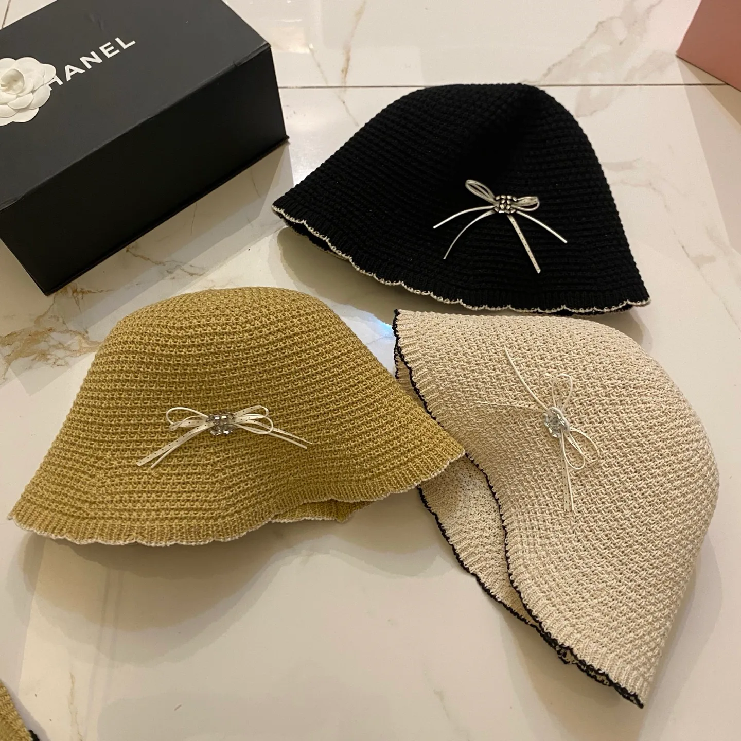 Головные Уборы Chanel 17498306