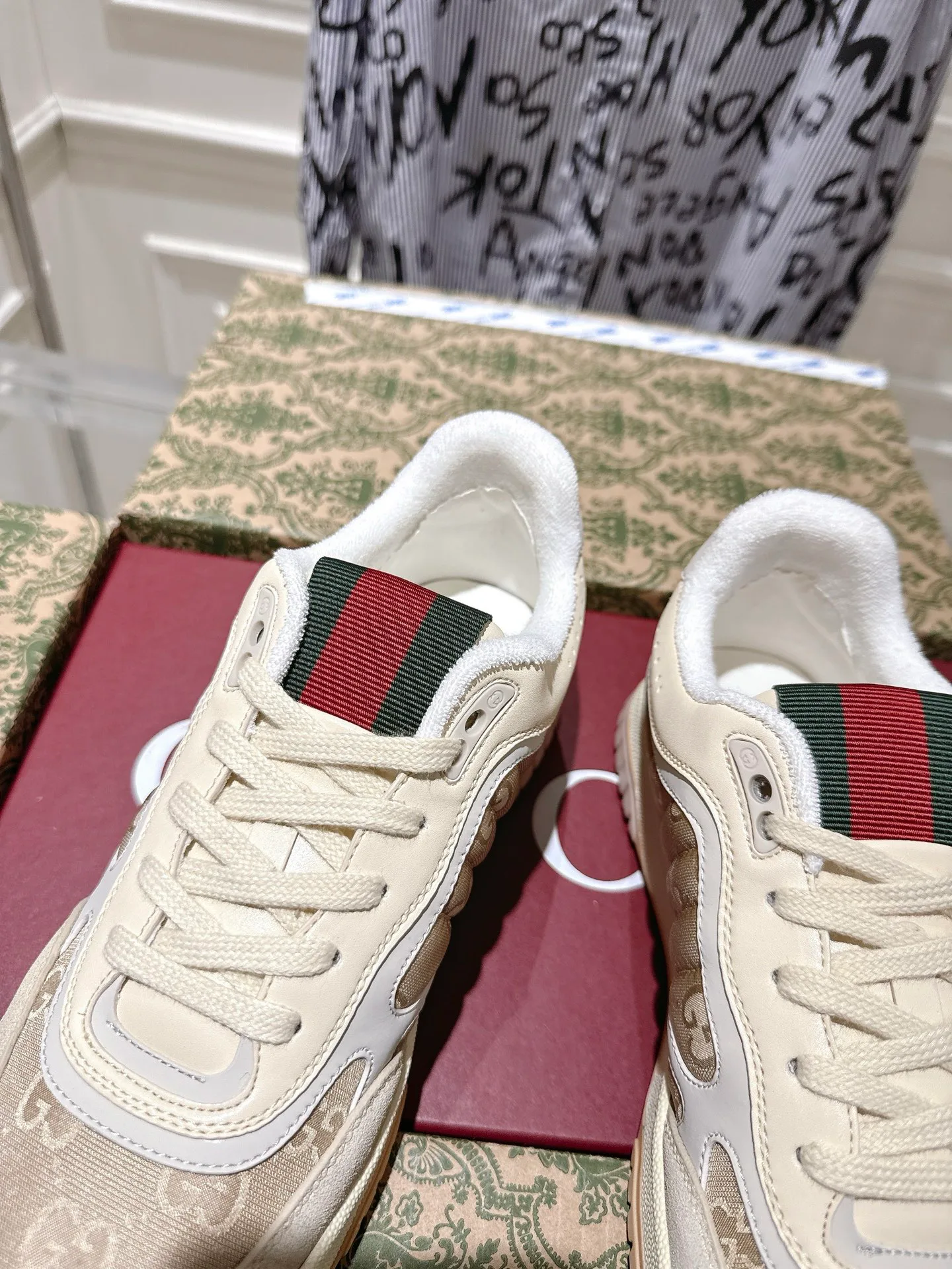 Кроссовки Женские Gucci 354826