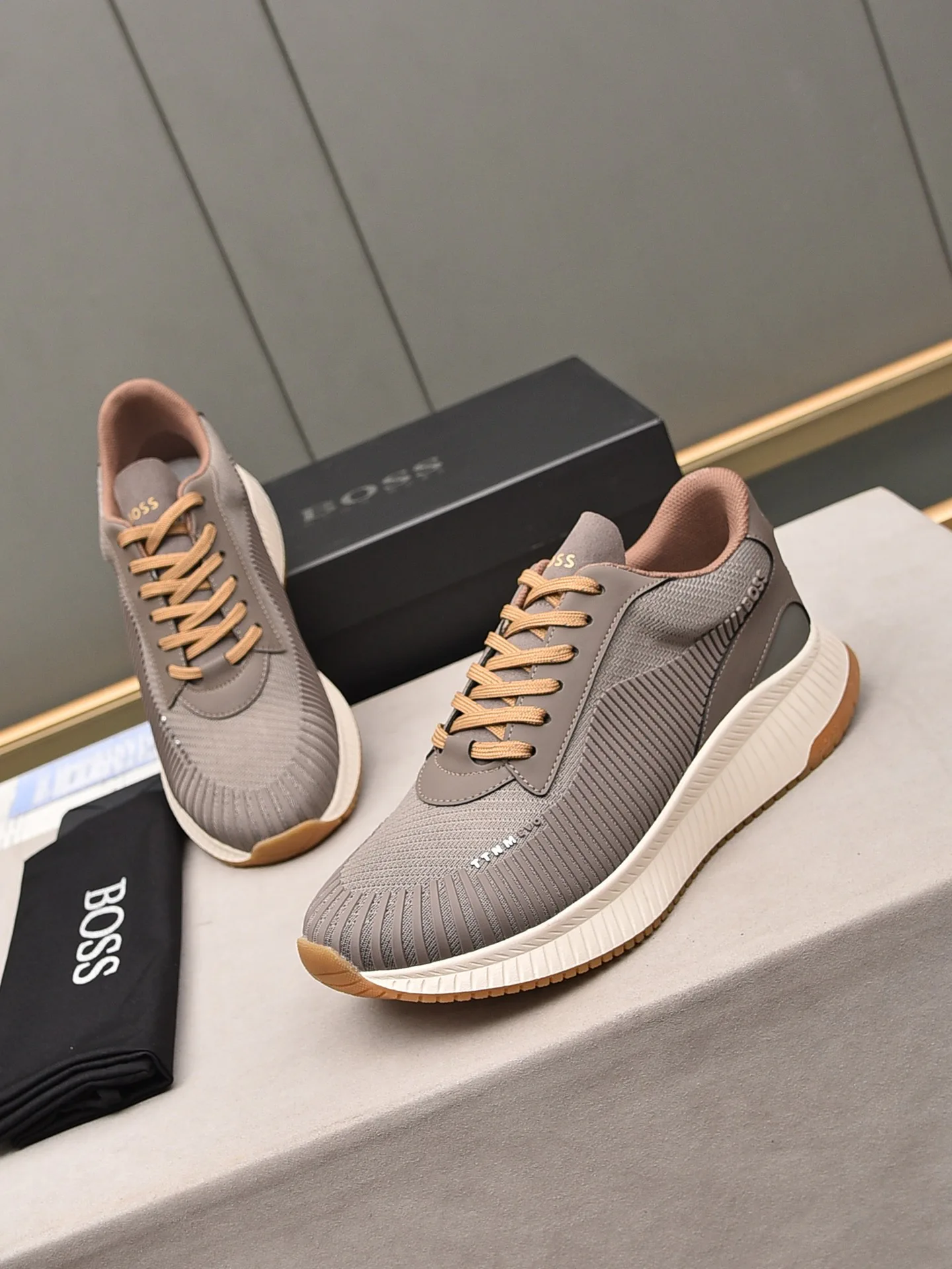 Кроссовки Женские Hugo Boss 283853