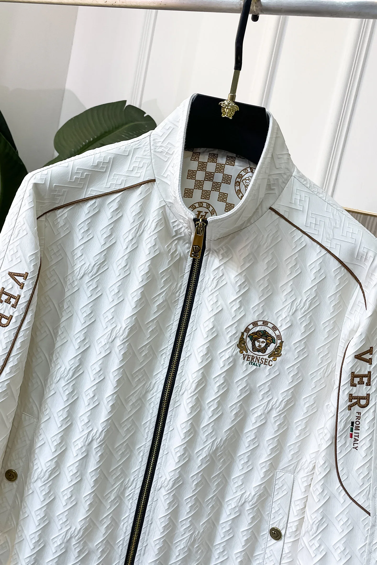 Куртки И Пуховики Мужские Versace 17900364