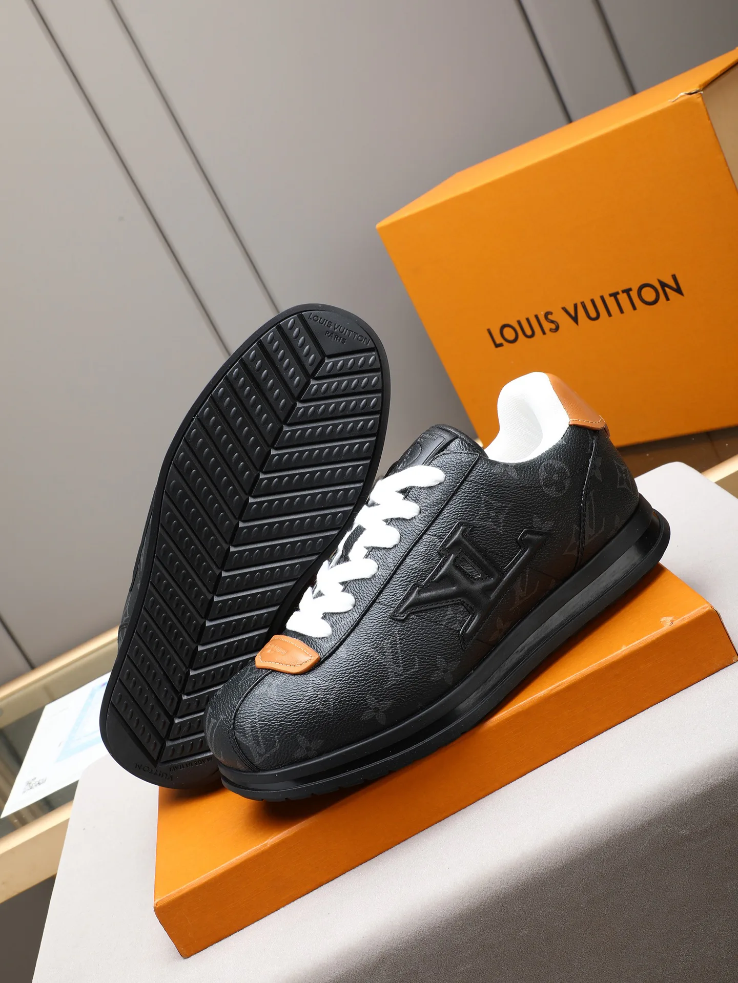 Кроссовки Мужские Louis Vuitton 11490453