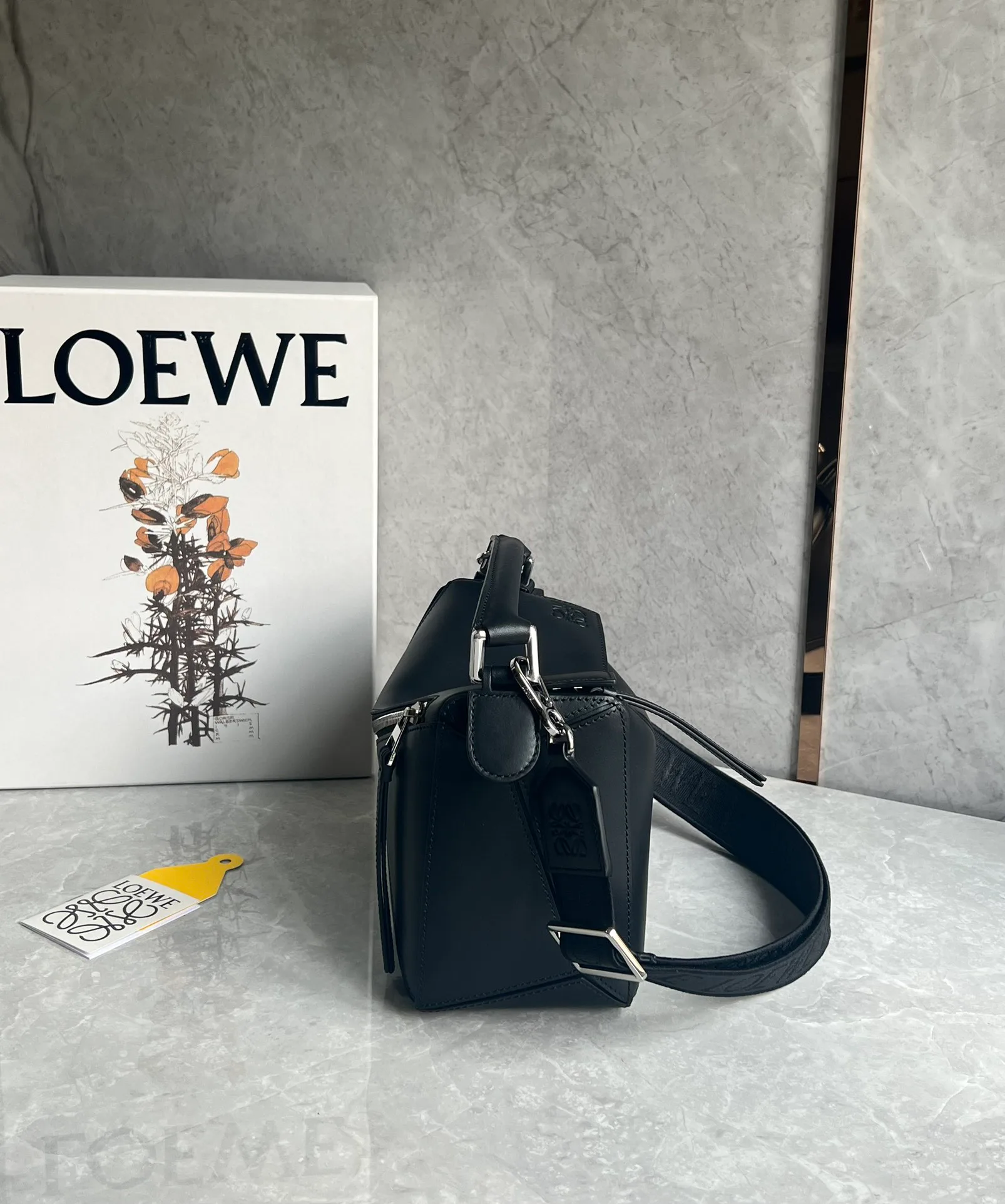 Сумки На Ремне Женские Loewe 10986864