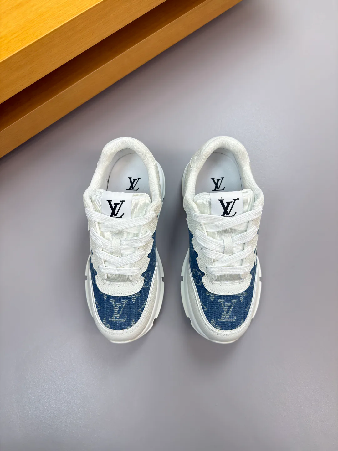 Кроссовки Женские Louis Vuitton 2652640