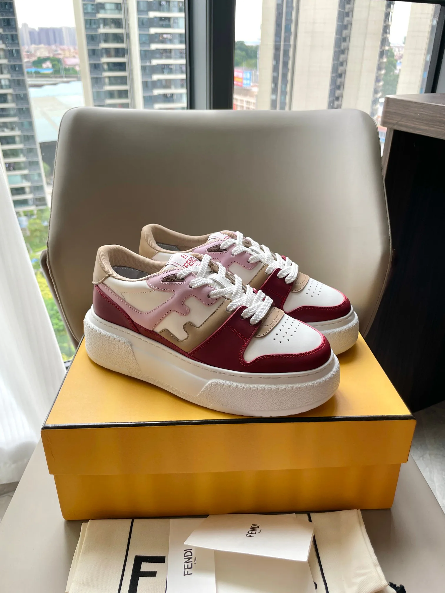 Кроссовки Женские Fendi 10822615
