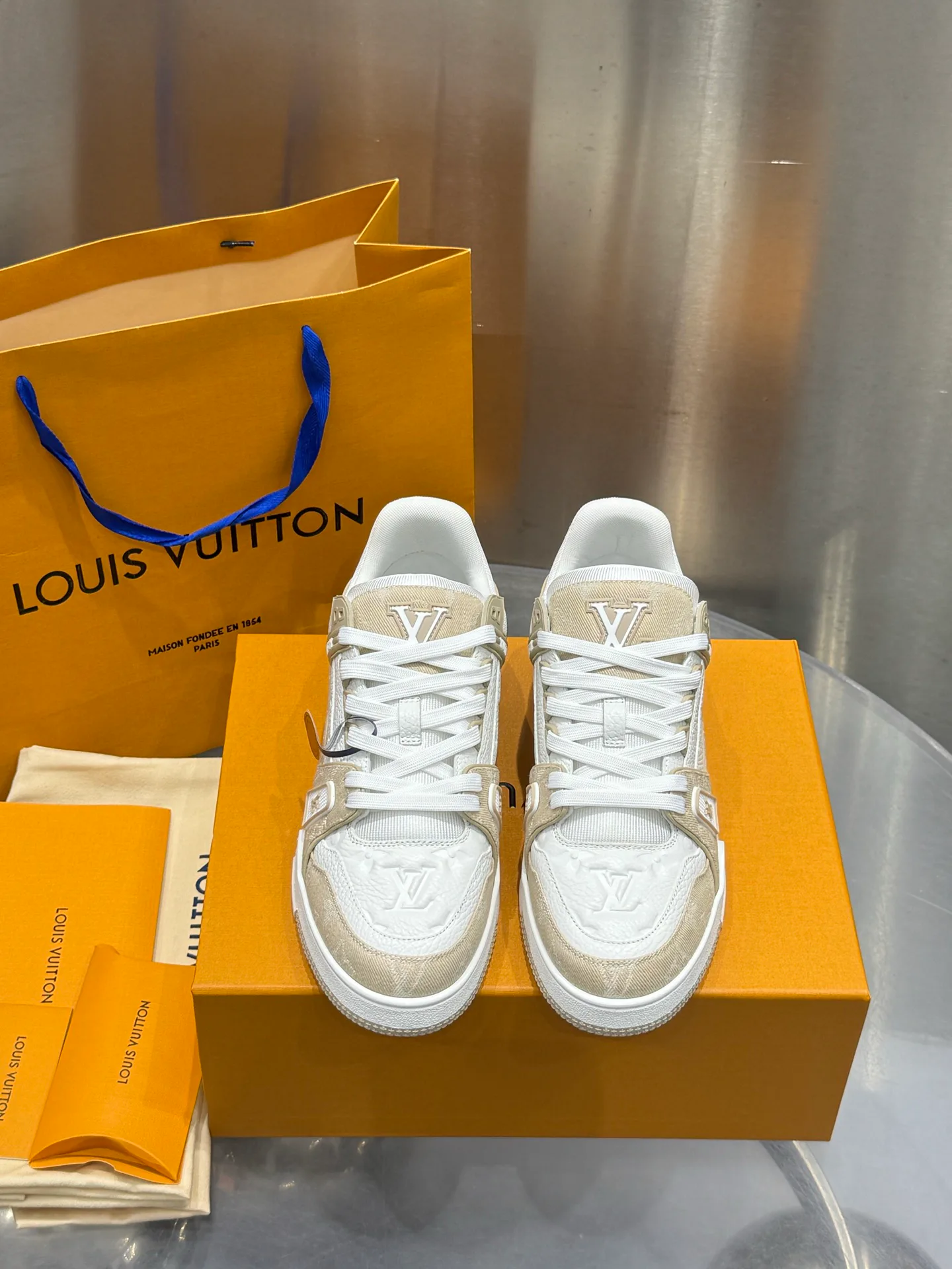 Кроссовки Женские Louis Vuitton 19073344