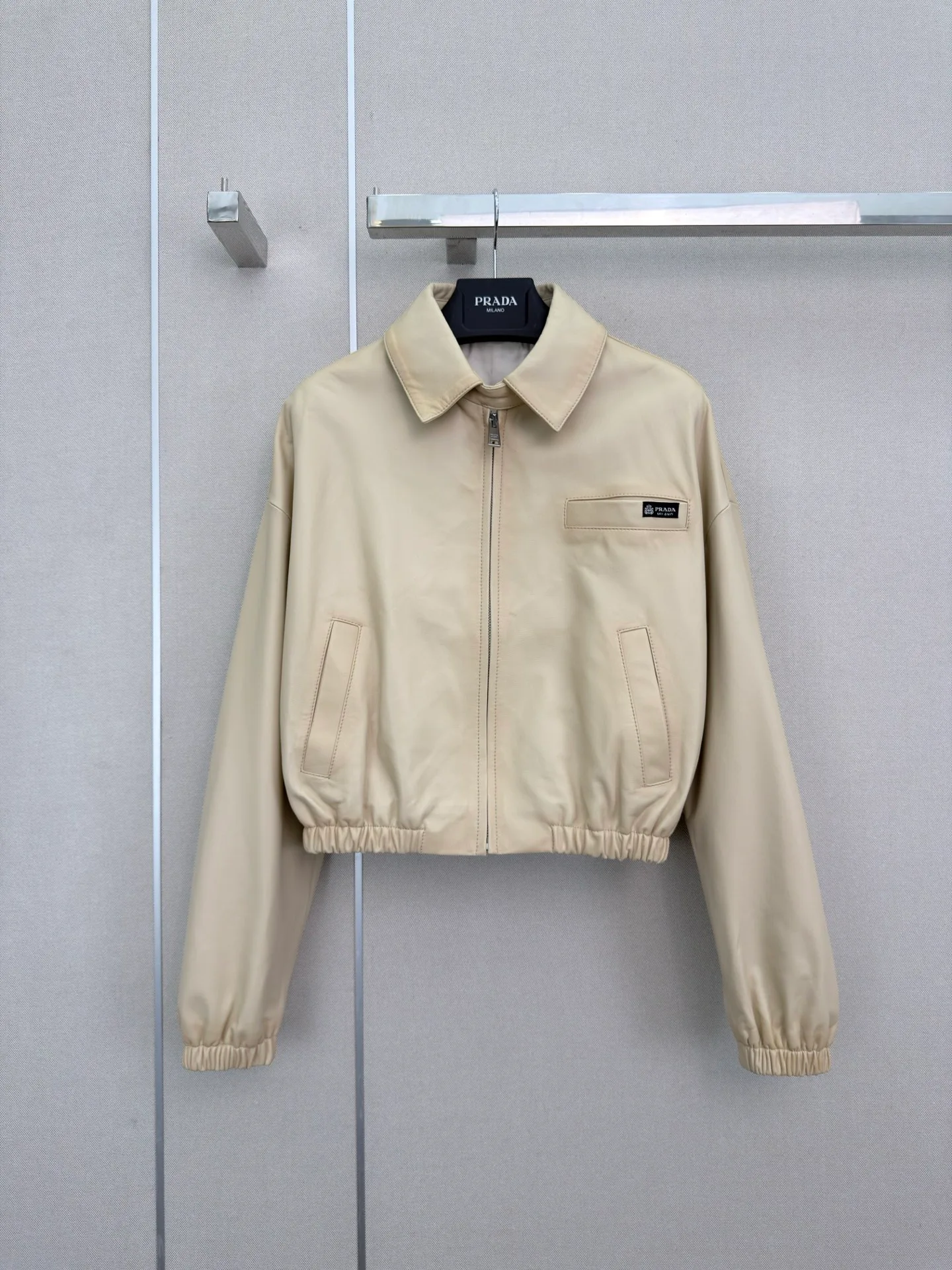 Кожаные Куртки И Дублёнки Женские Prada 18173057