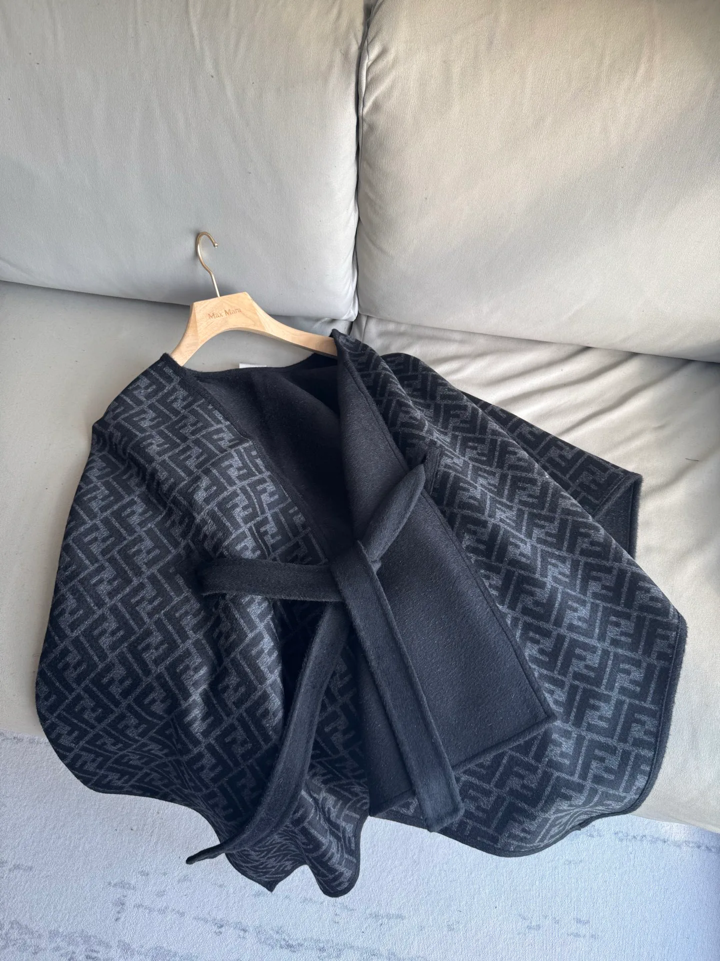 Пальто Женские Fendi 18361622