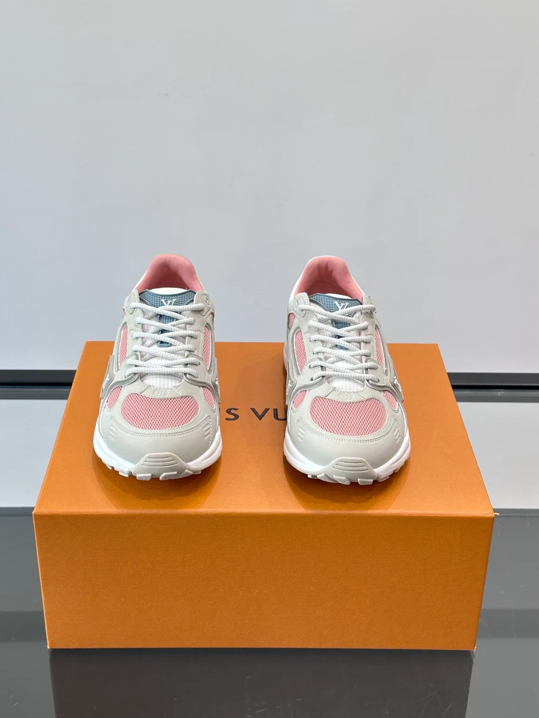 Кроссовки Женские Louis Vuitton 12917700