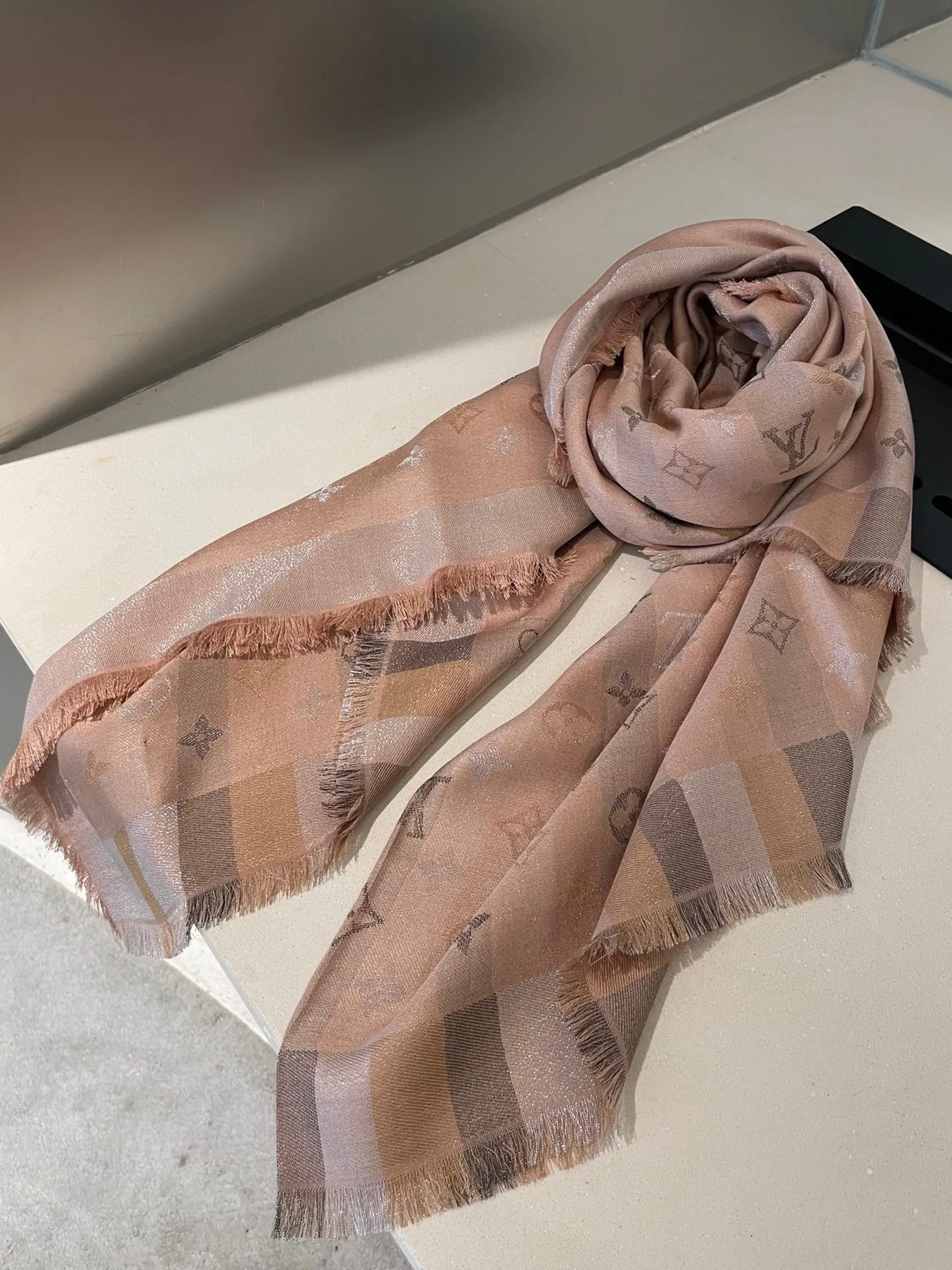 Шарфы Louis Vuitton 18093339