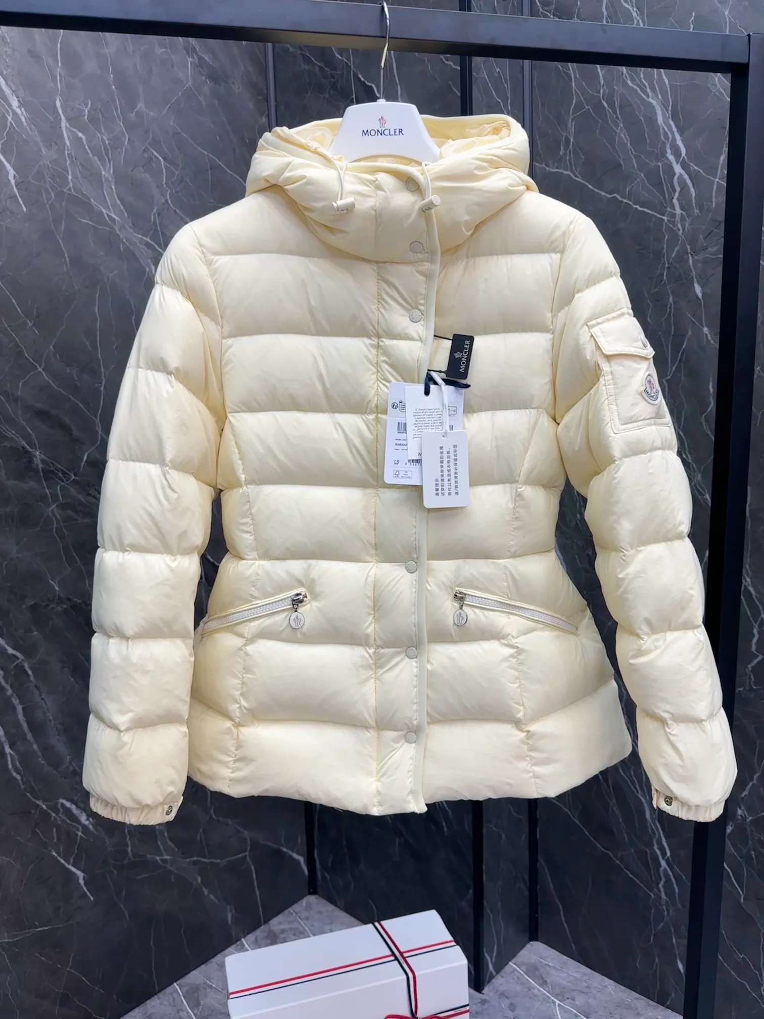 Куртки И Пуховики Женские Moncler 583246