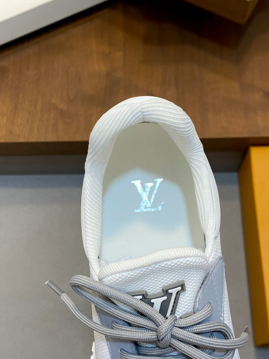 Кроссовки Мужские Louis Vuitton 19054382