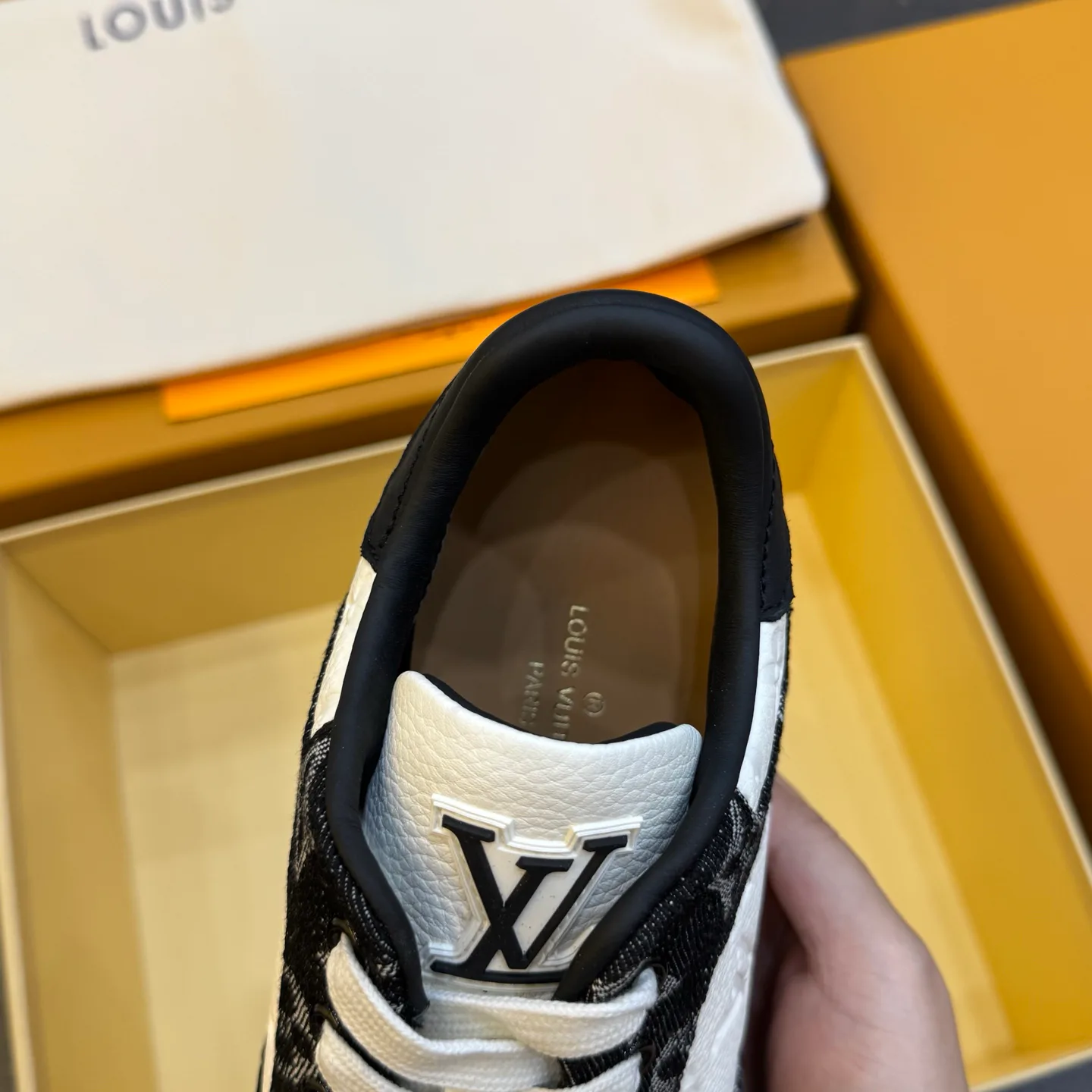 Кроссовки Женские Louis Vuitton 17429011