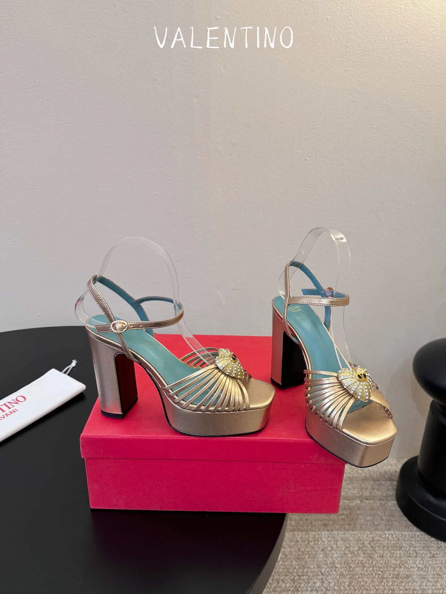 Босоножки Женские Valentino 17396953