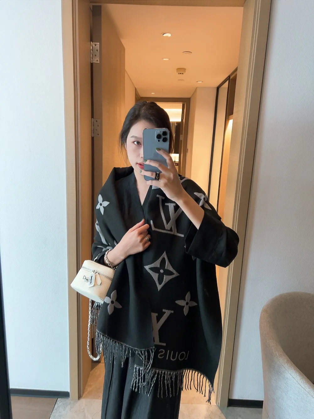 Шарфы Louis Vuitton 18322479