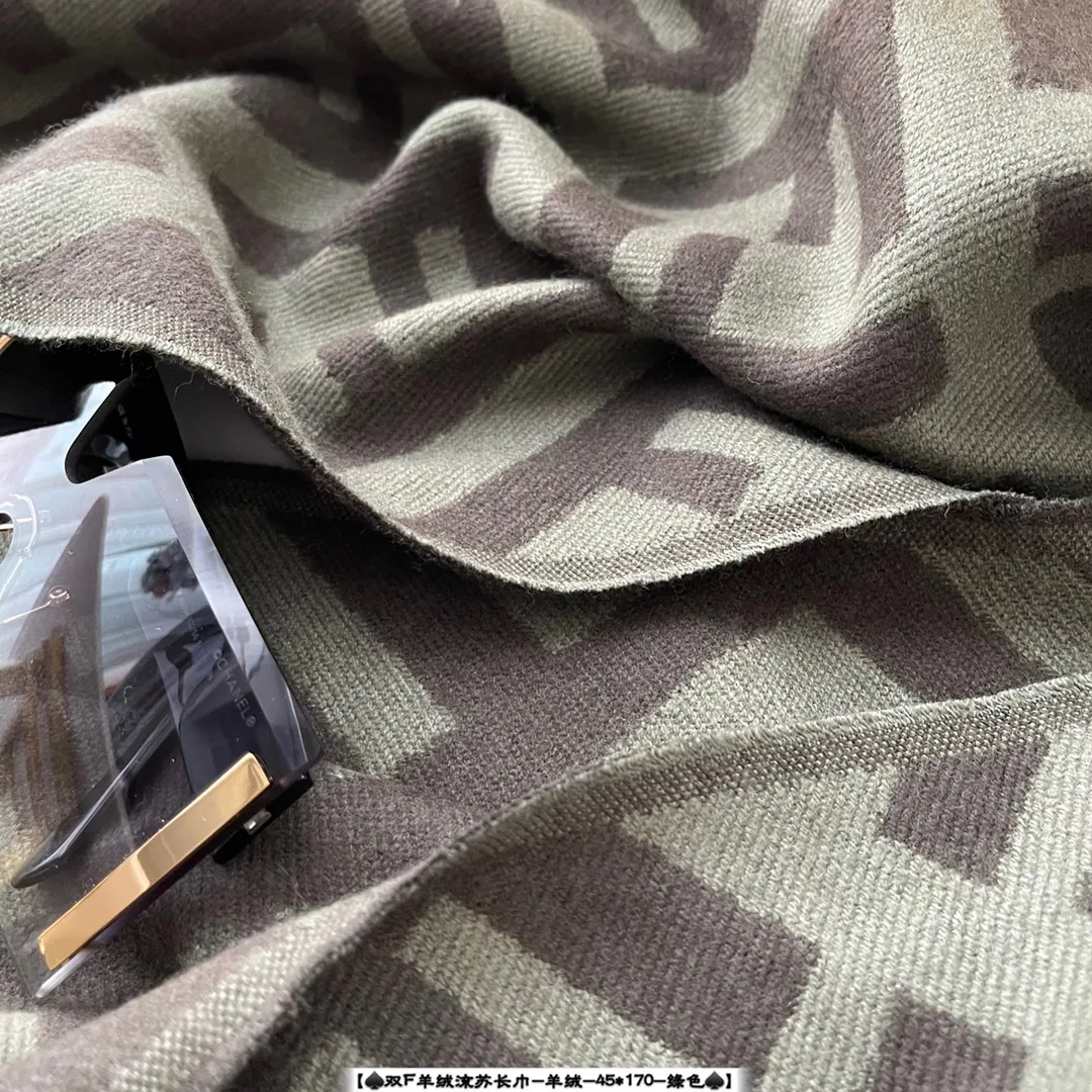 Шарфы Fendi 18287229