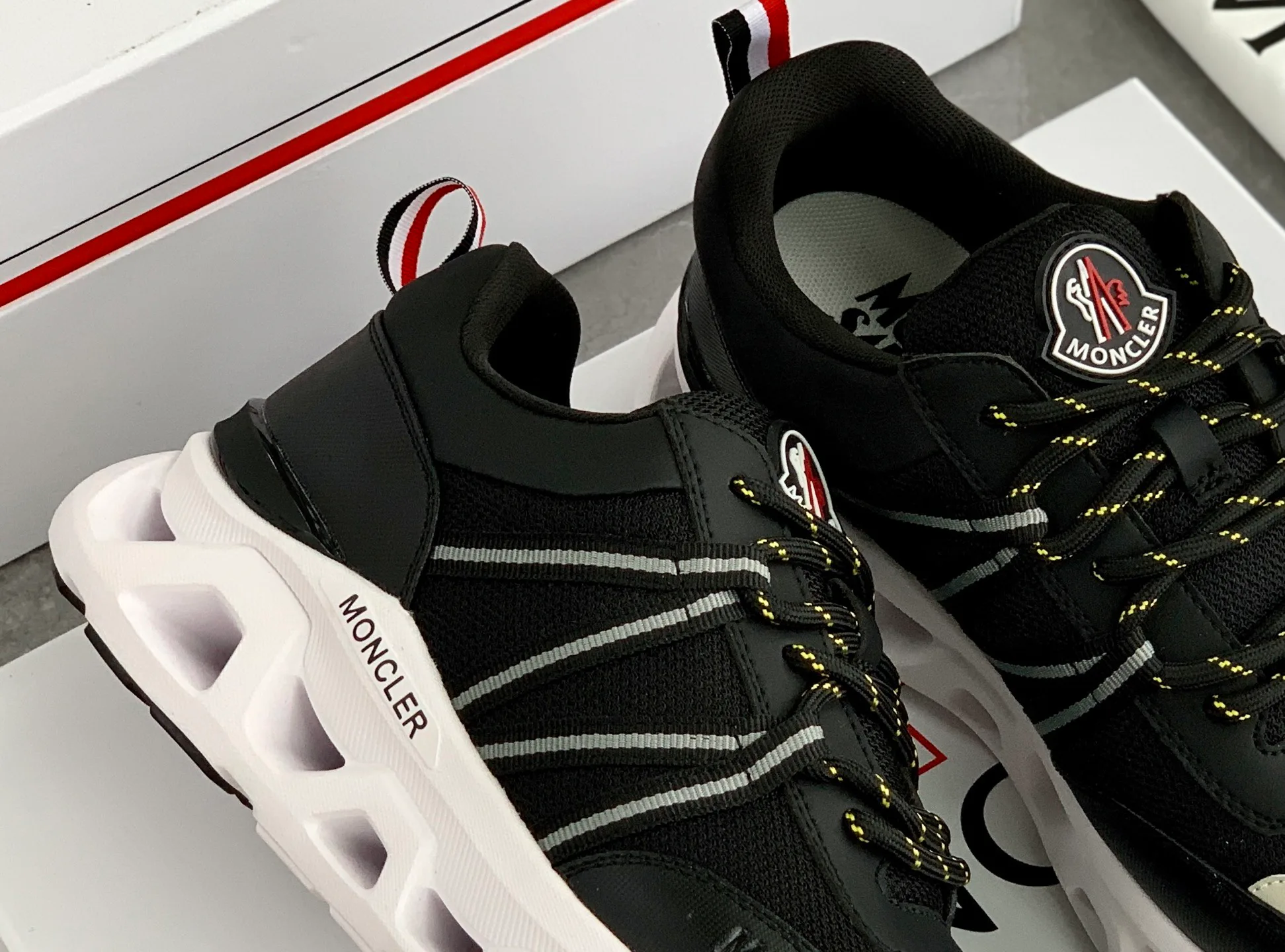 Кроссовки Женские Moncler 230468