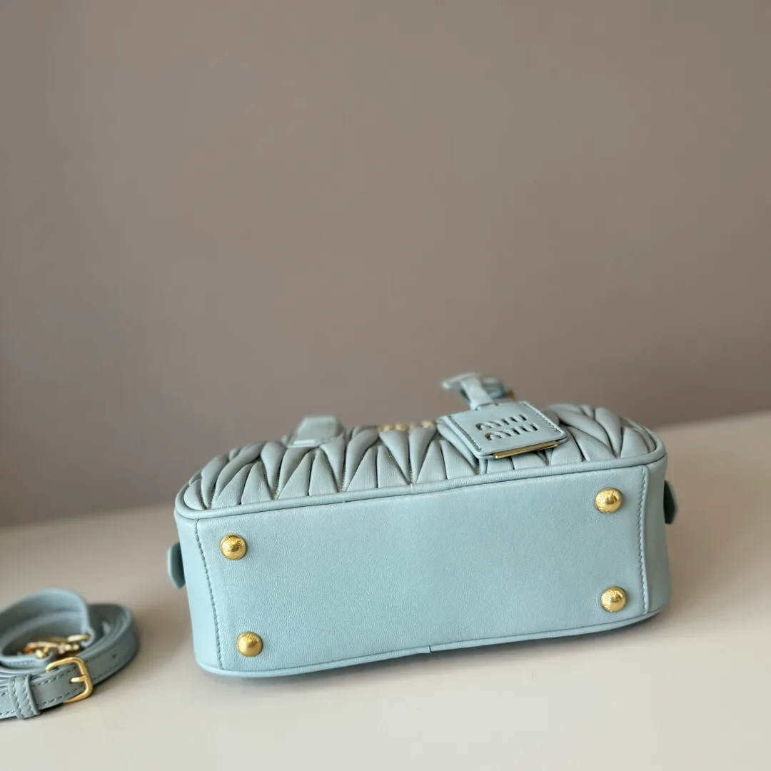 Классические Сумки Женские Miu Miu 11727913