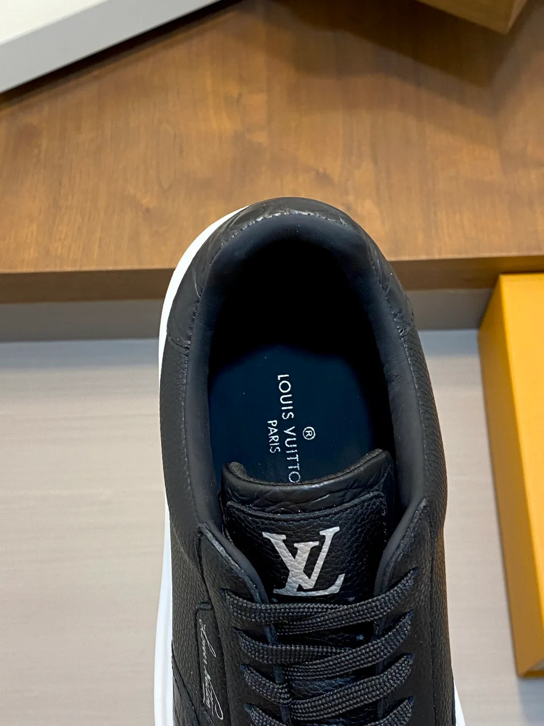 Кроссовки Мужские Louis Vuitton 18555434