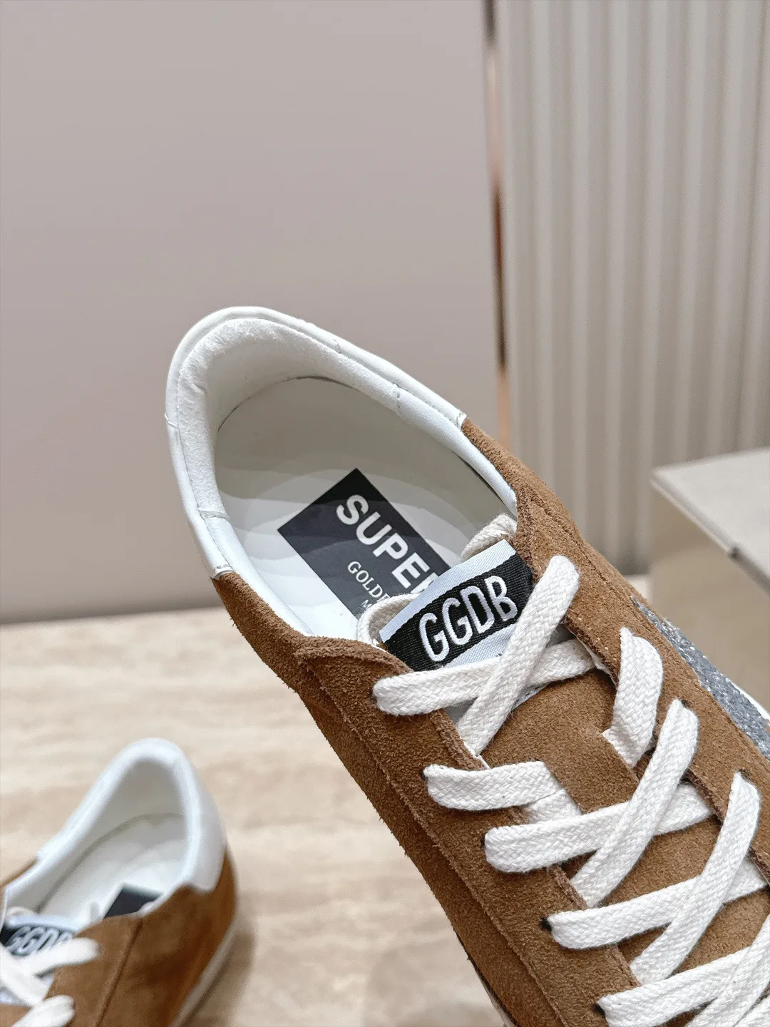 Кроссовки Женские Golden Goose 17963437
