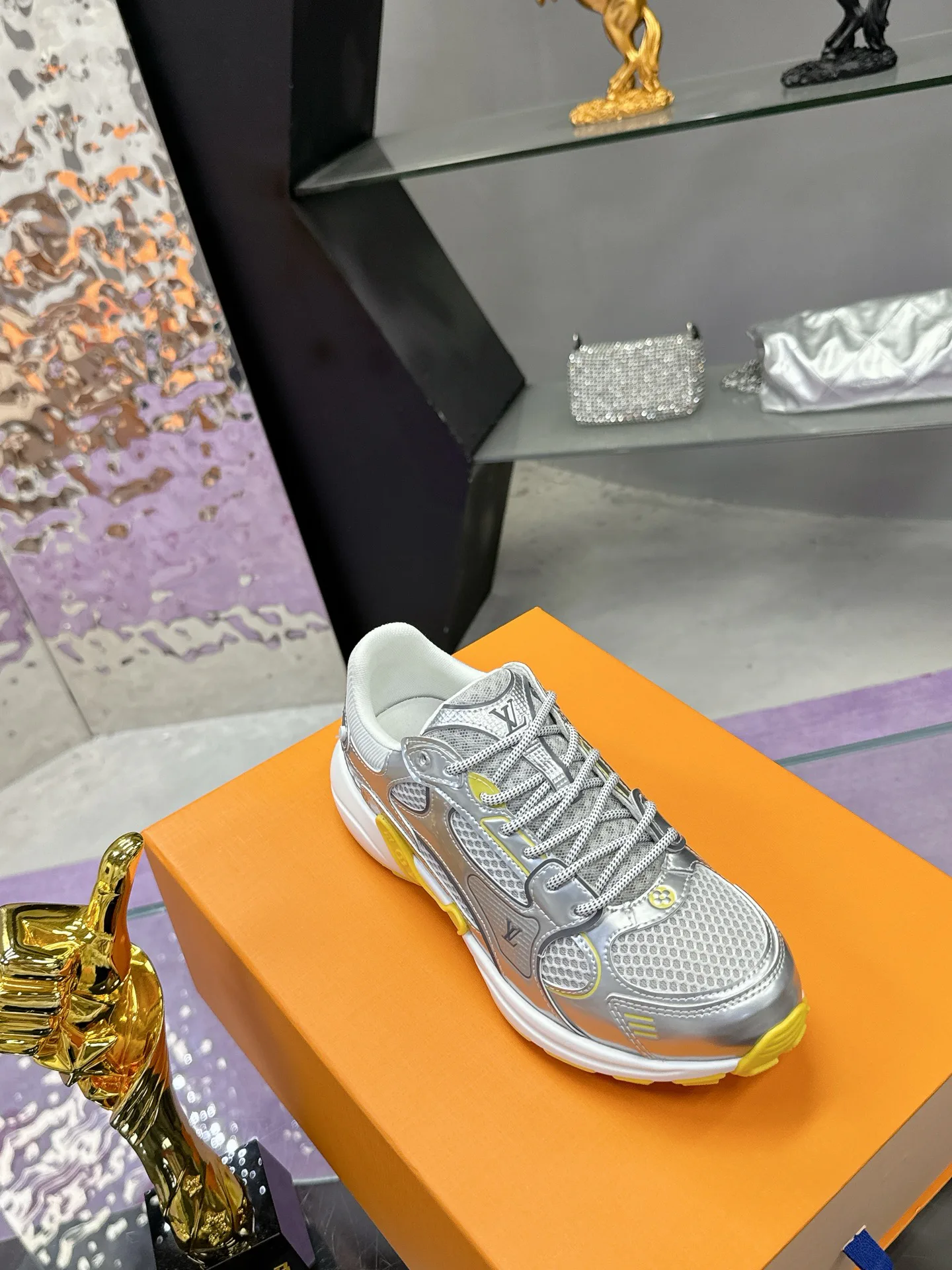 Кроссовки Женские Louis Vuitton 17530433
