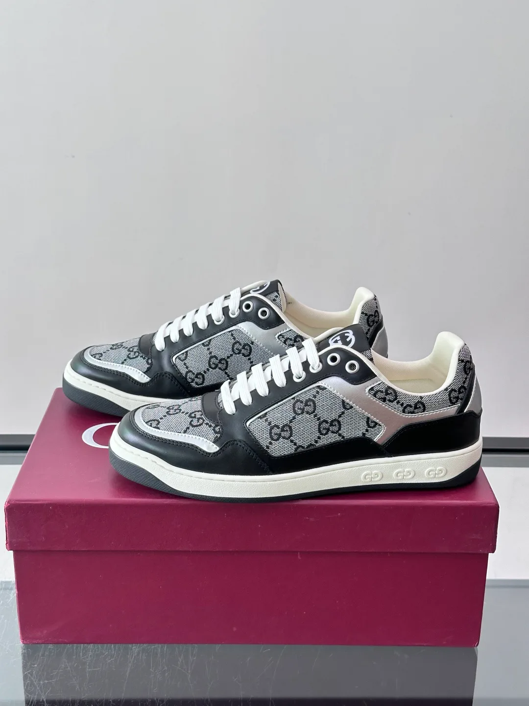 Кроссовки Женские Gucci 18102695